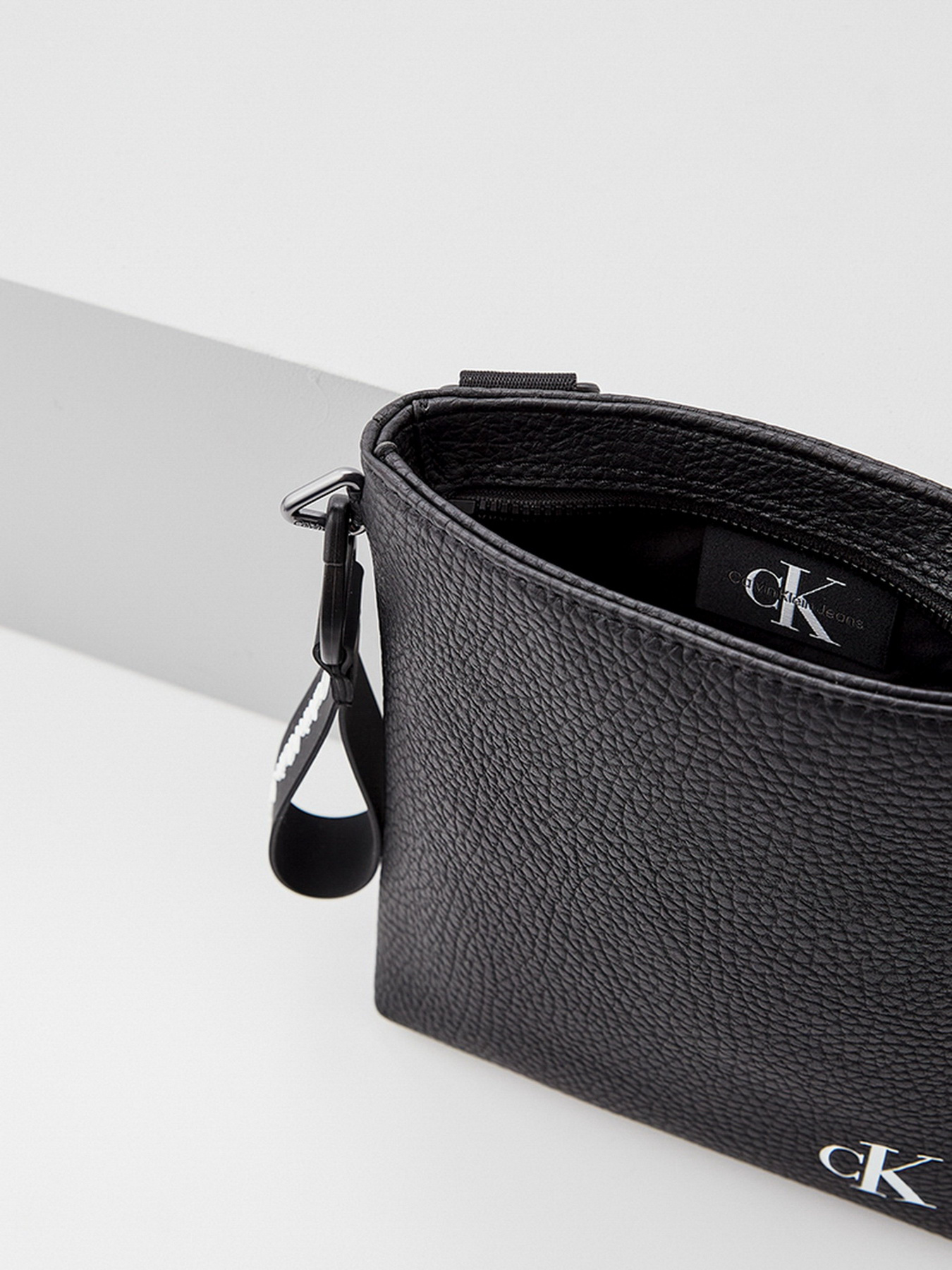 Кросс-боди Calvin Klein Jeans модель K50K508207_BDS Фото