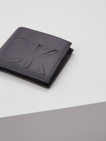 Кошелек Calvin Klein Jeans модель K50K508001_BAX Фото