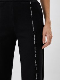 Повсякденні штани Calvin Klein Jeans Repeat Logo Jog Pant модель J20J217933_BEH Фото