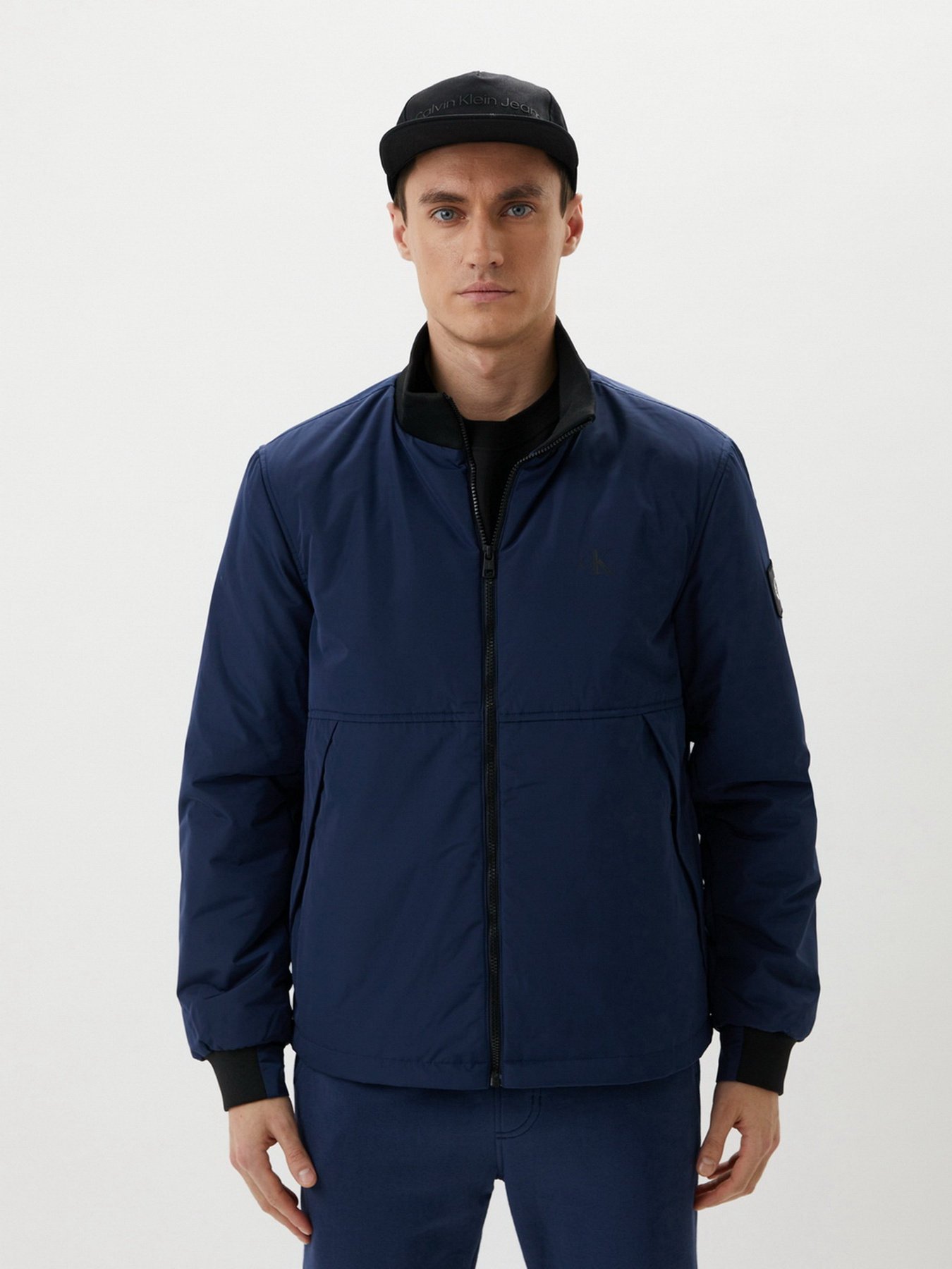 Демисезонная куртка Calvin Klein Jeans модель J30J319884_CBK Фото