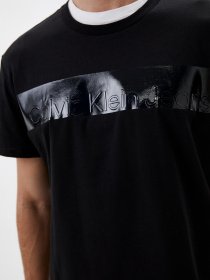 Футболка Calvin Klein Jeans модель J30J320333_BEH Фото