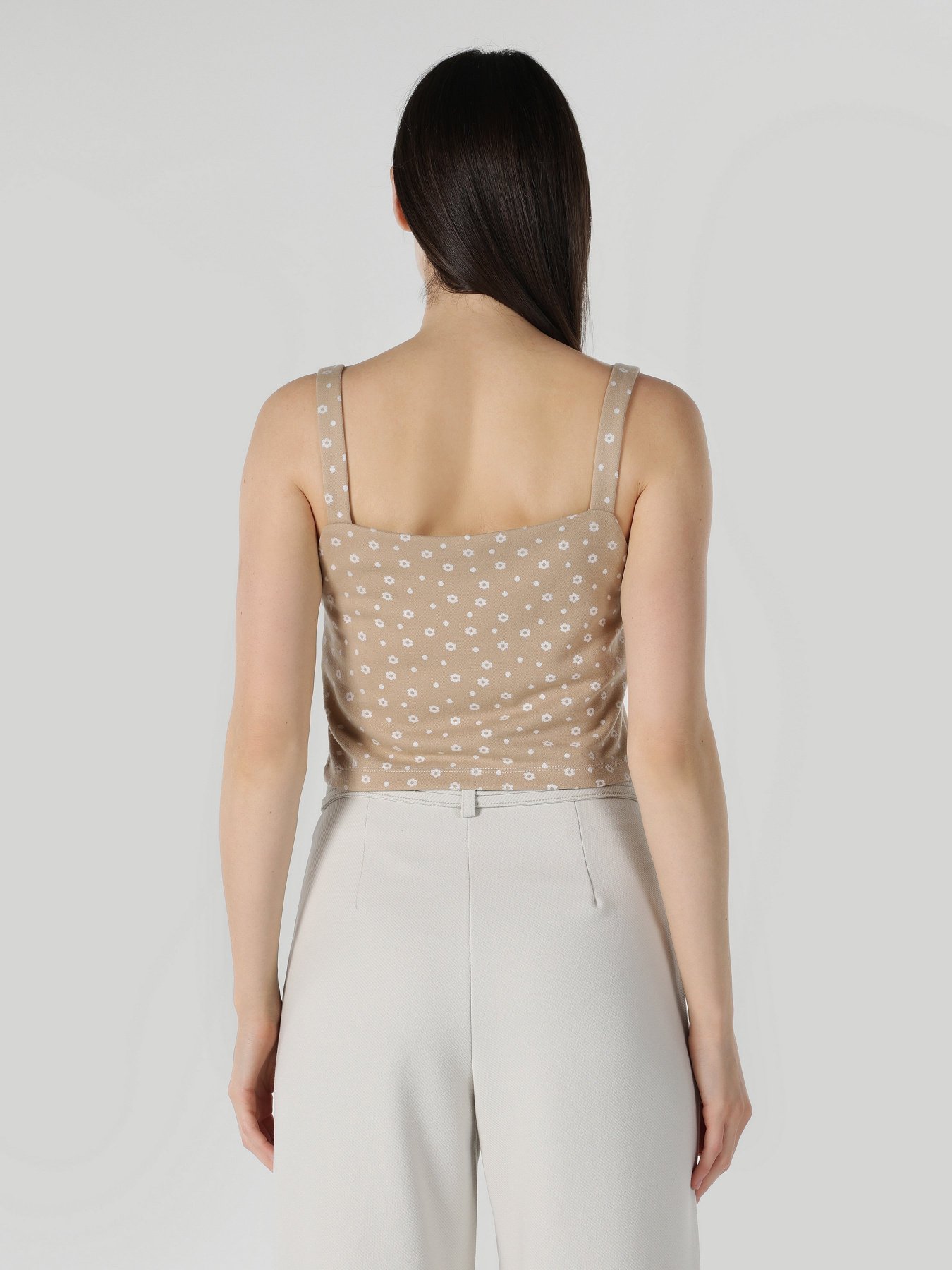 Майка Colin’s модель CL1063354BEI Майка Colin’s модель CL1063354BEI Фото