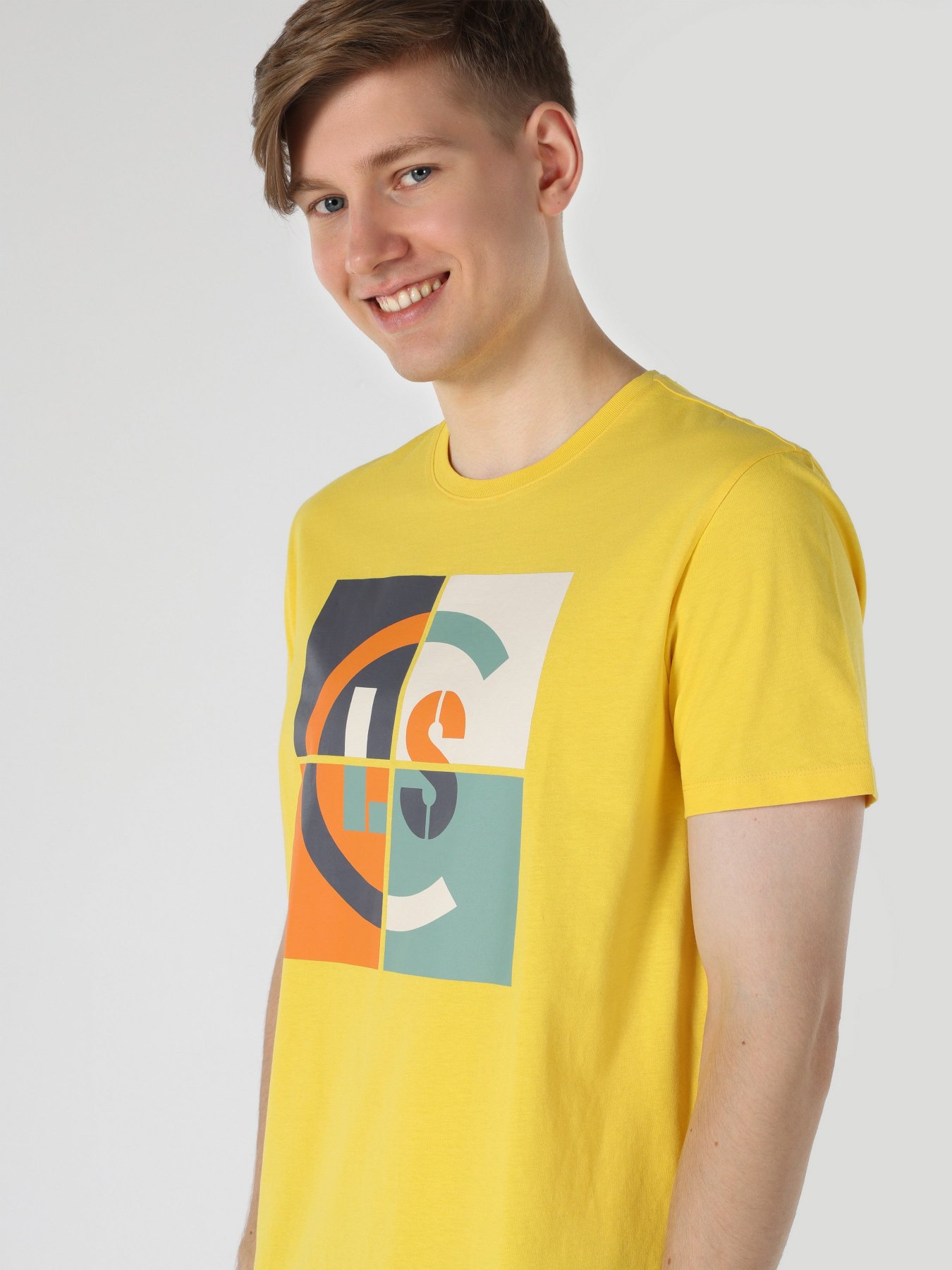 Футболка Colin’s модель CL1063363YLW Фото