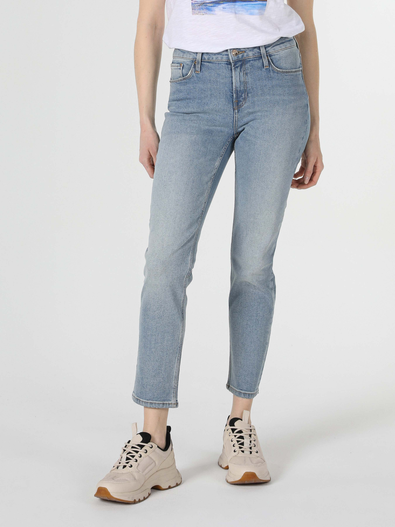 Завужені джинси Colin’s 703 Carla модель CL1059538DN08553 Завужені джинси Colin’s 703 Carla модель CL1059538DN08553 Фото