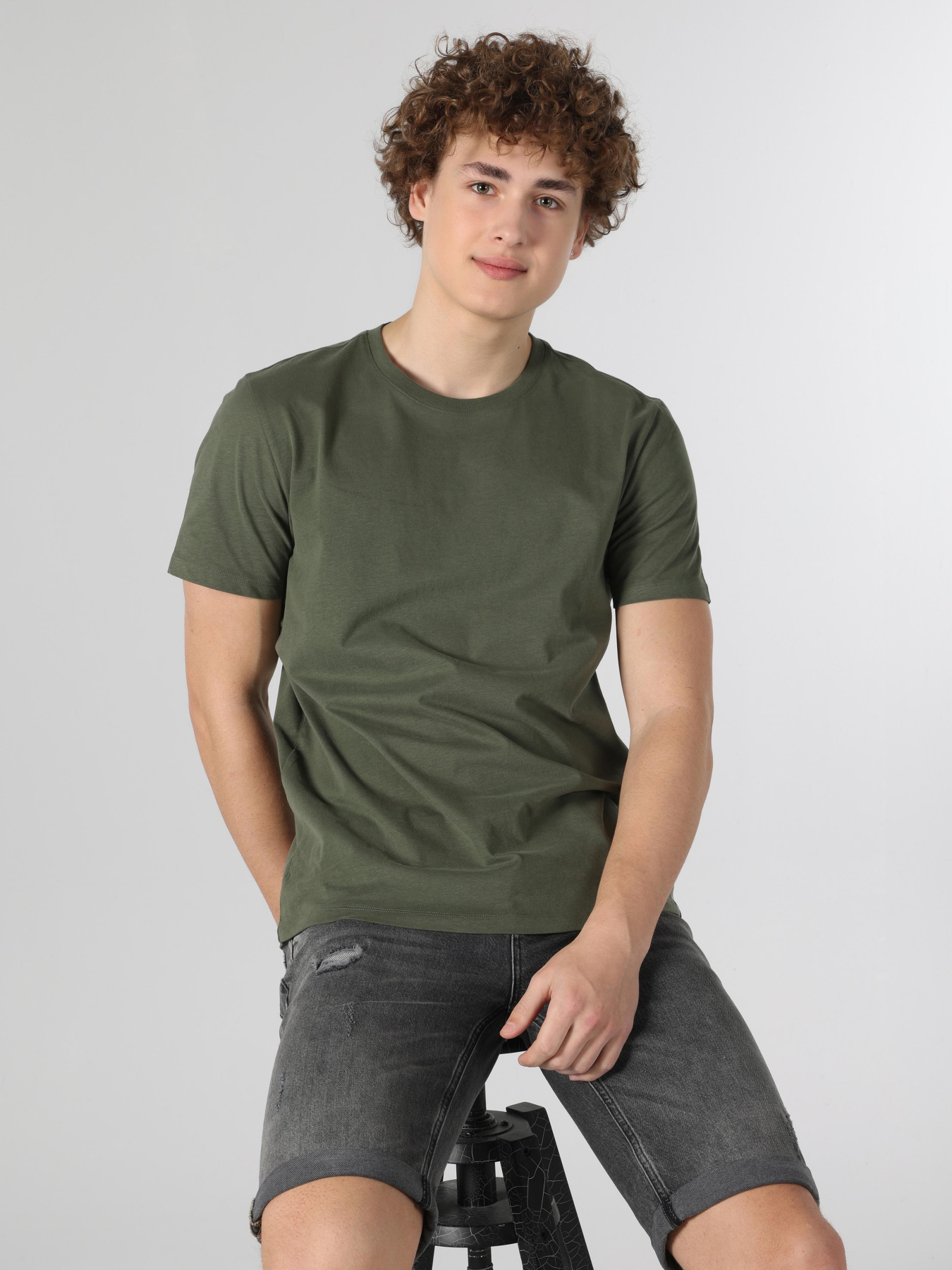 Футболка Colin’s модель CL1066598KHA Фото