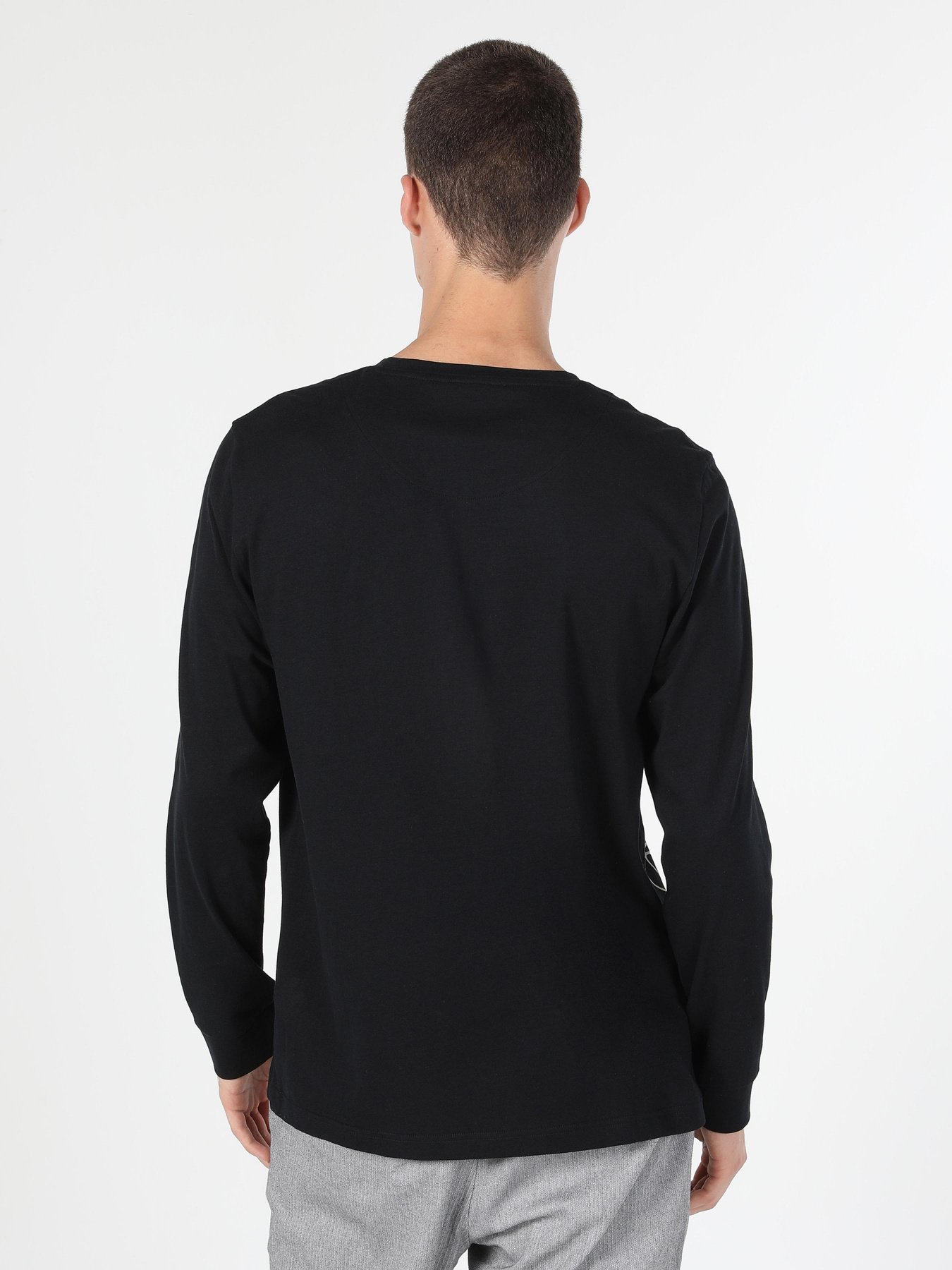 Лонгслів Colin’s модель CL1059596BLK Фото