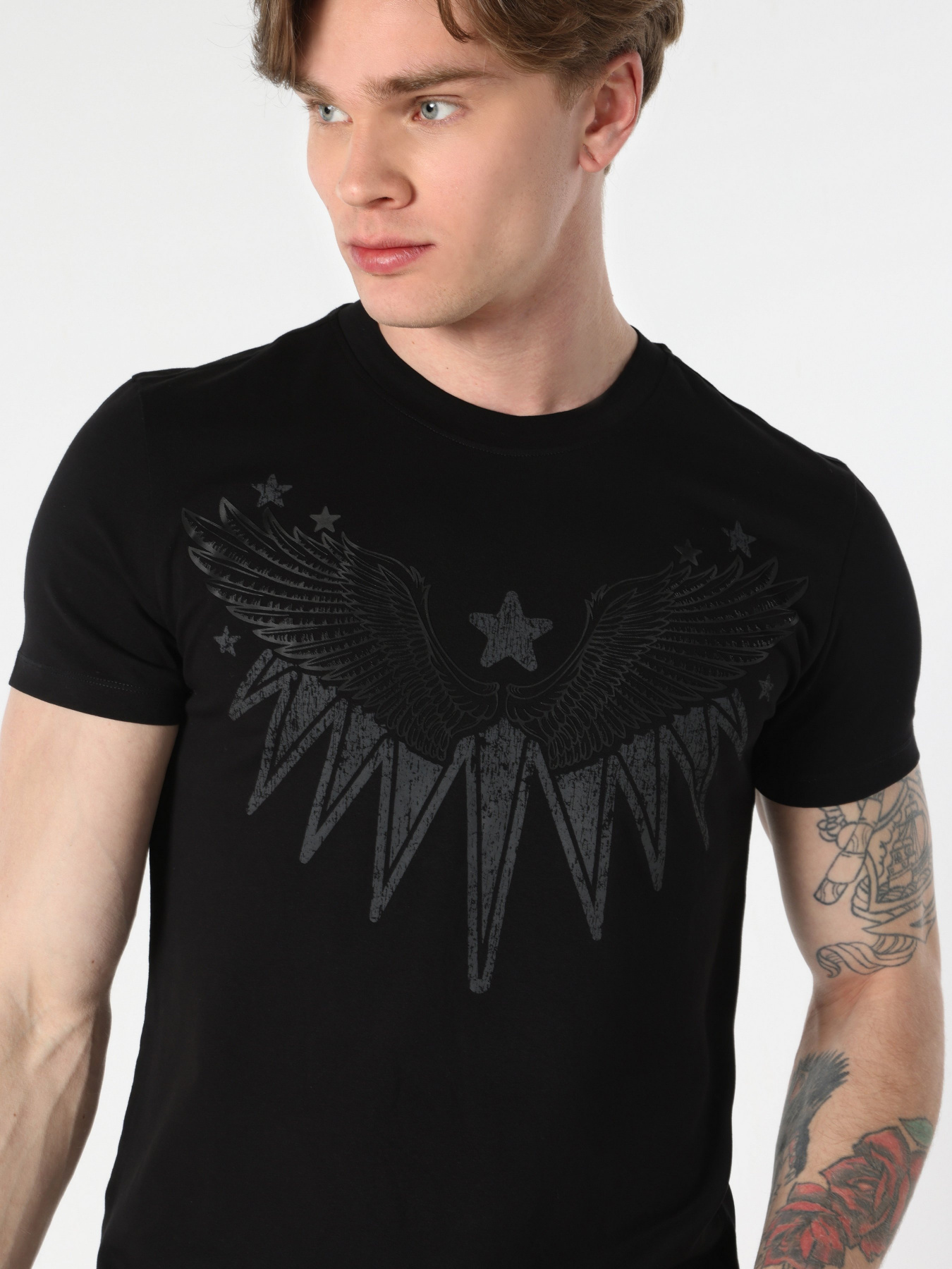 Футболка Colin’s модель CL1052838BLK Футболка Colin’s модель CL1052838BLK Фото