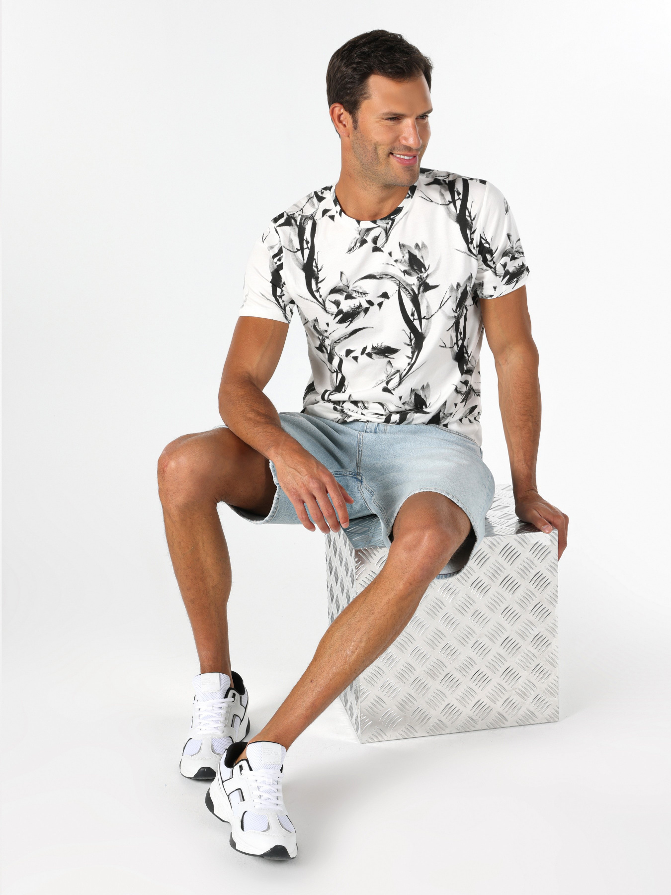 Футболка Colin’s модель CL1061538WHT Фото