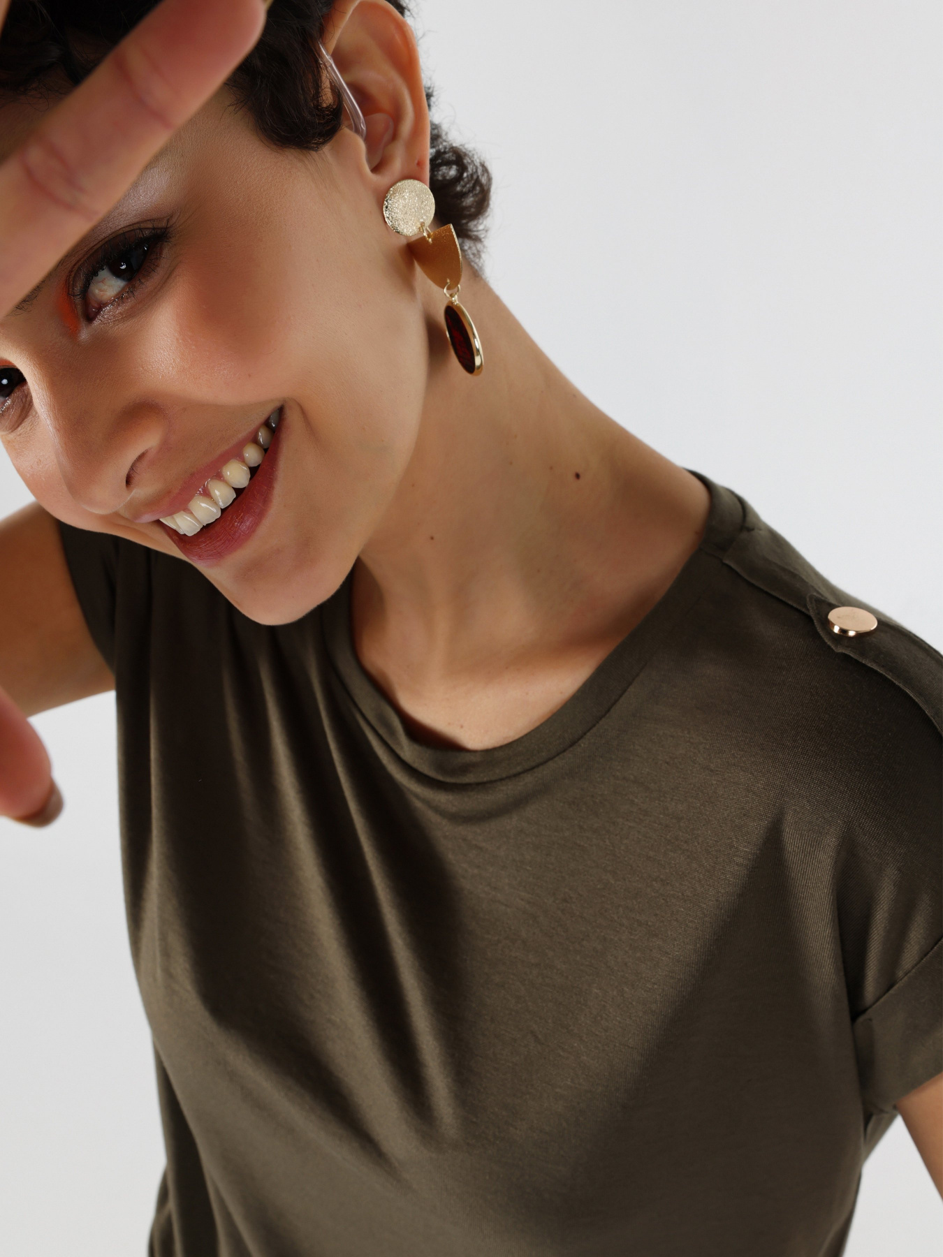 Футболка Colin’s модель CL1062522KHA Футболка Colin’s модель CL1062522KHA Фото