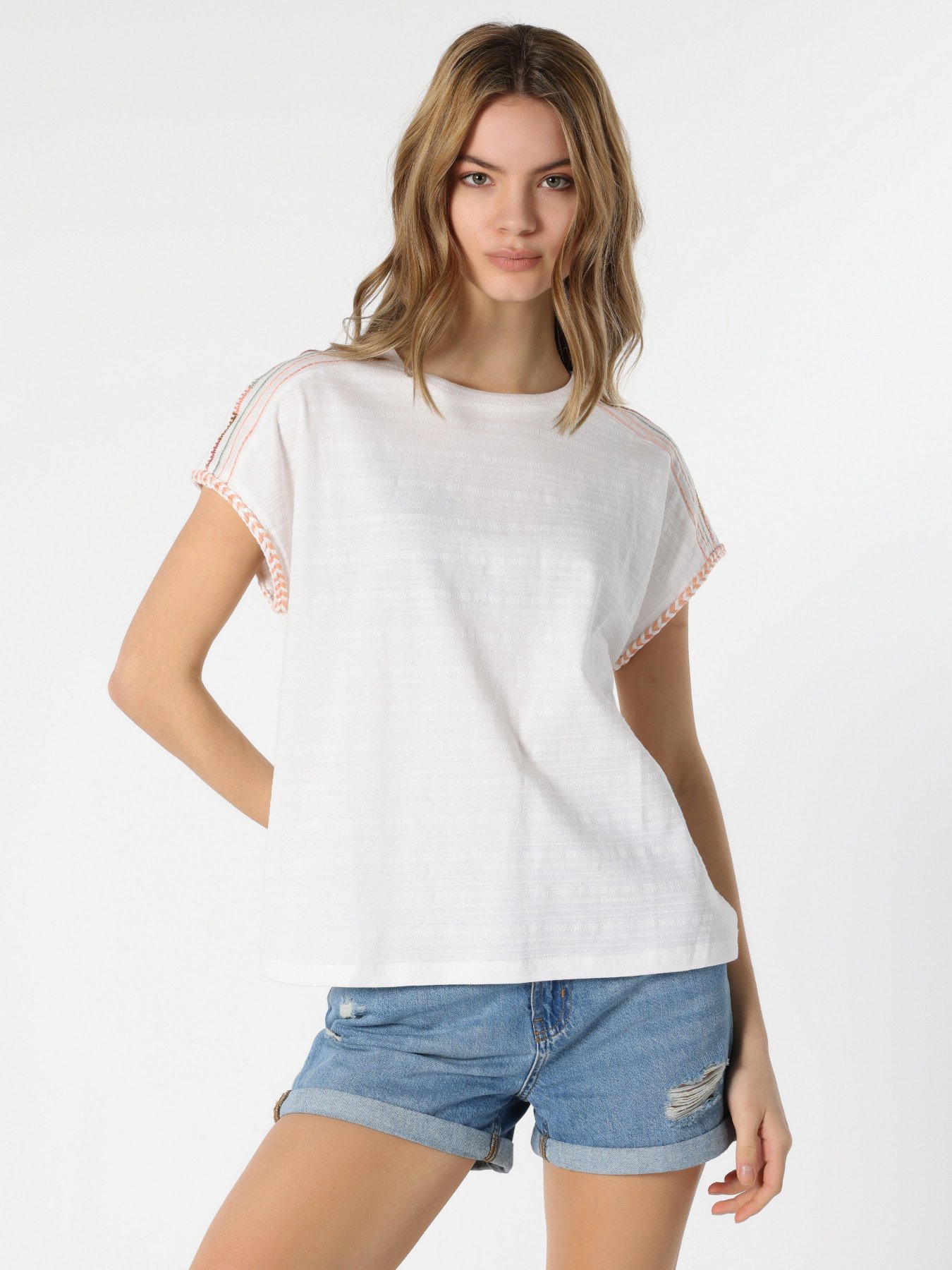 Футболка Colin’s модель CL1063823OFW Фото