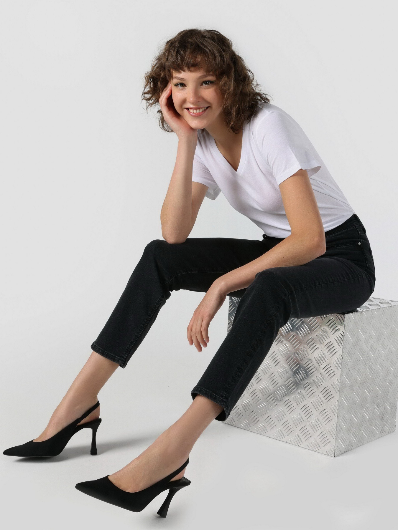 Завужені джинси Colin’s 703 Carla модель CL1064386DN05444 Фото