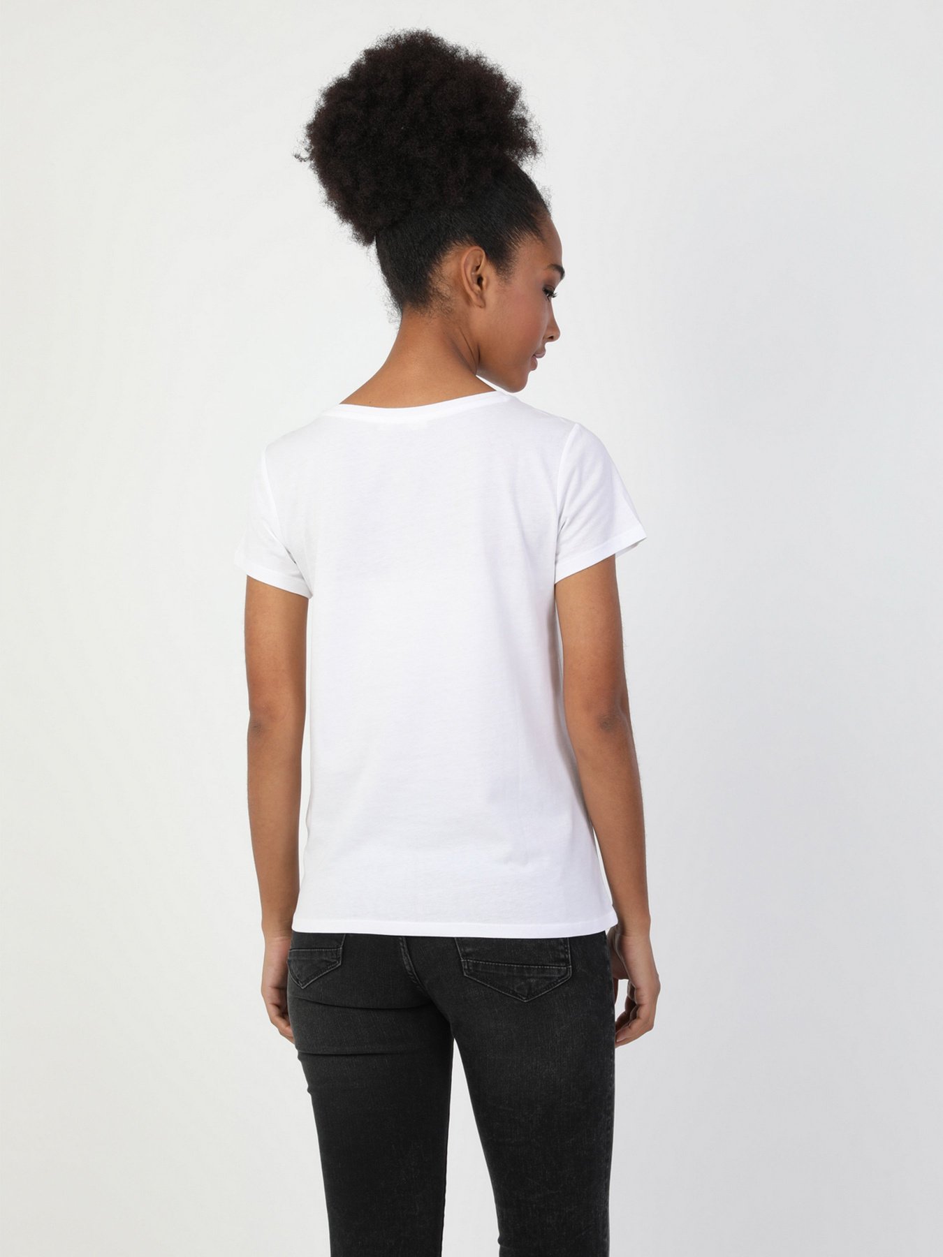 Футболки и поло Colin’s модель CL1047784WHT Футболки и поло Colin’s модель CL1047784WHT Фото