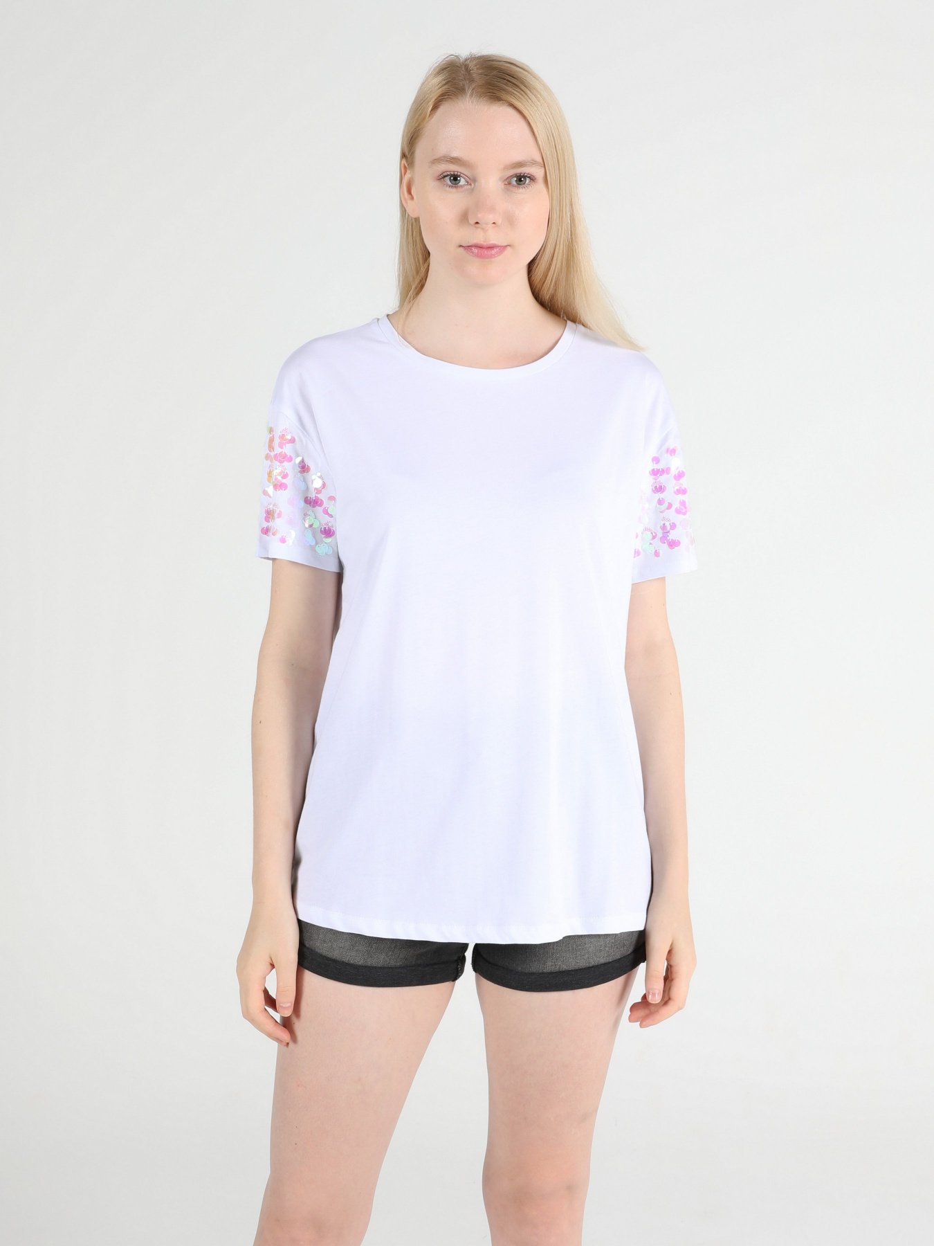 Футболки и поло Colin’s модель CL1049069WHT Футболки и поло Colin’s модель CL1049069WHT Фото