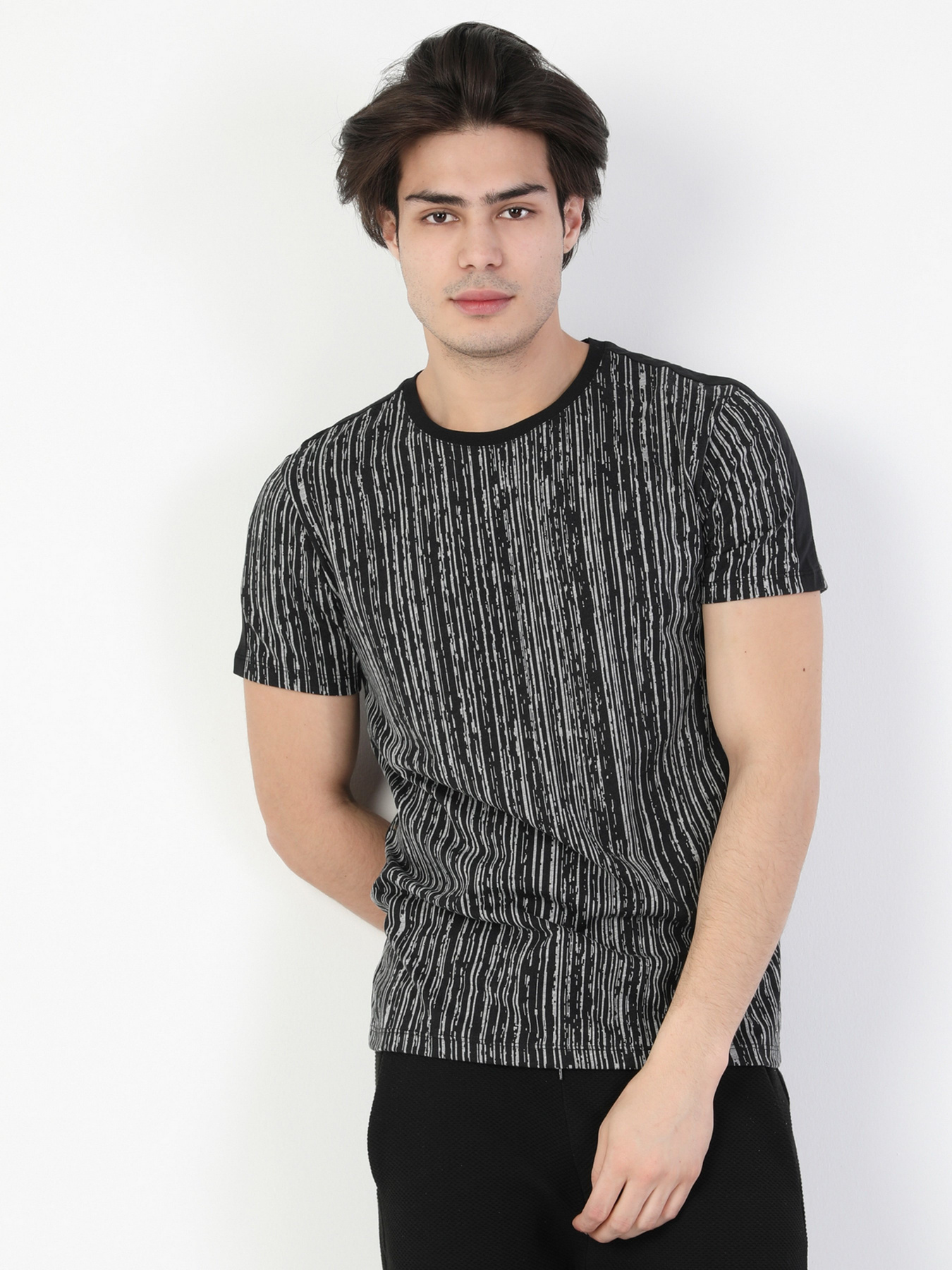 Футболки и поло Colin’s модель CL1049442BLK Фото