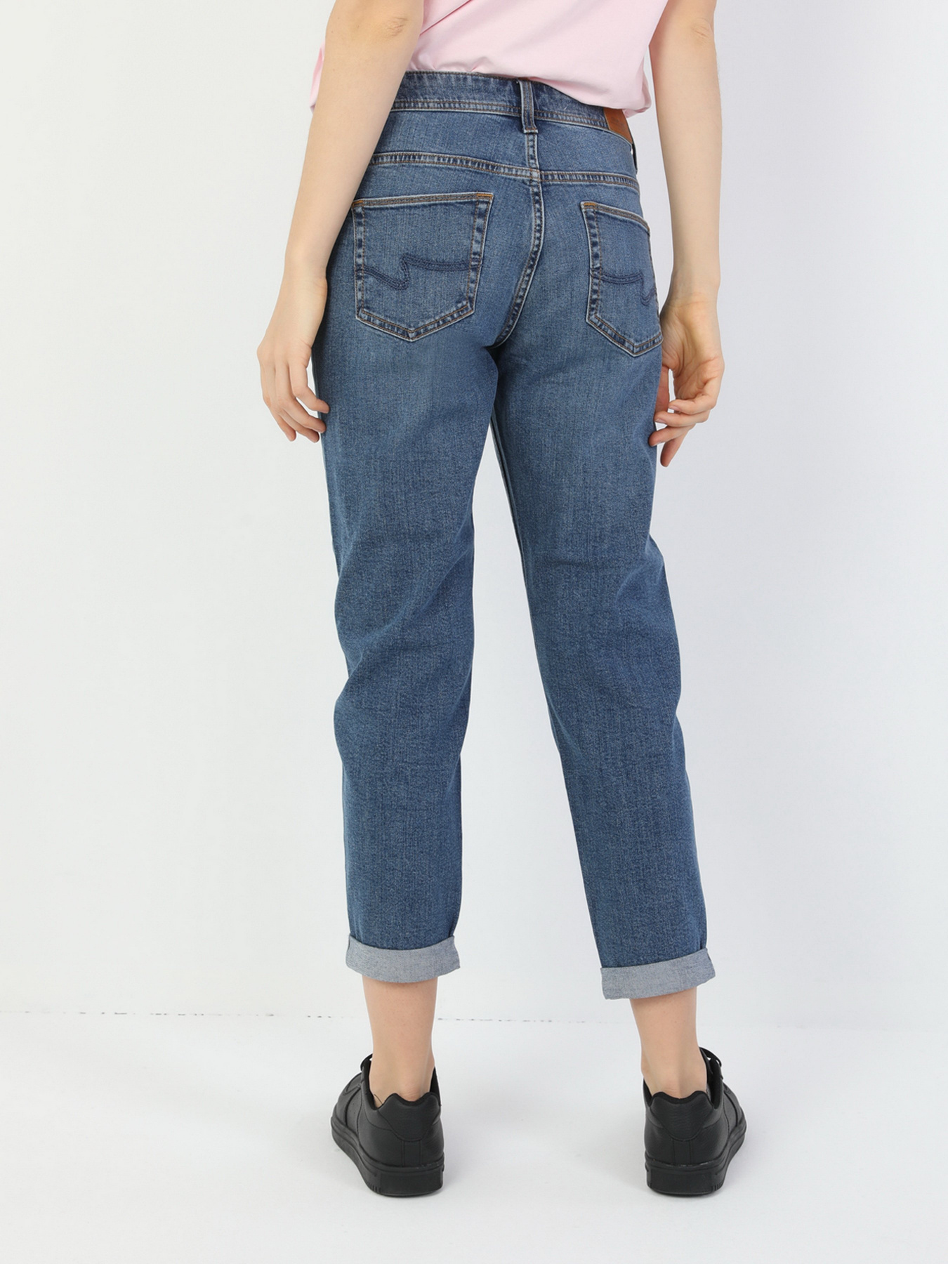 Бойфренди Colin’s 893 Julia модель CL1043089DN07232 Фото