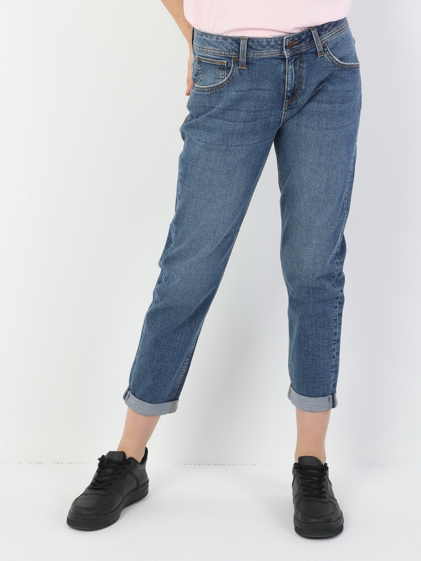 Бойфренди Colin’s 893 Julia модель CL1043089DN07232 Фото