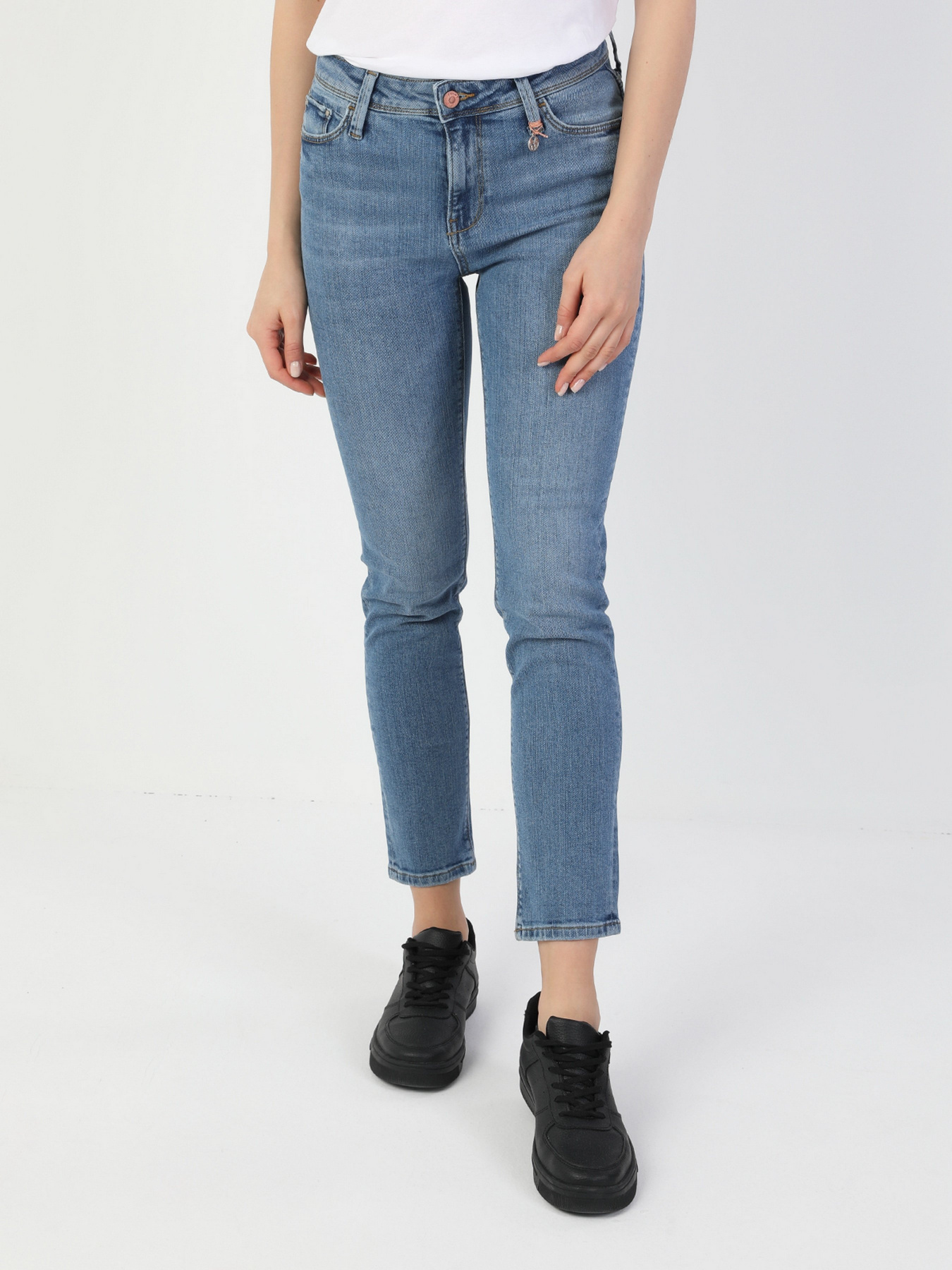 Джинсы Colin’s 703 Carla модель CL1043834DN04787 Джинсы Colin’s 703 Carla модель CL1043834DN04787 Фото