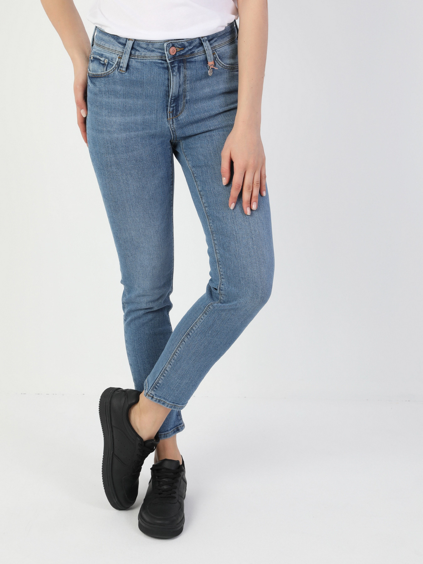 Джинсы Colin’s 703 Carla модель CL1043834DN04787 Джинсы Colin’s 703 Carla модель CL1043834DN04787 Фото