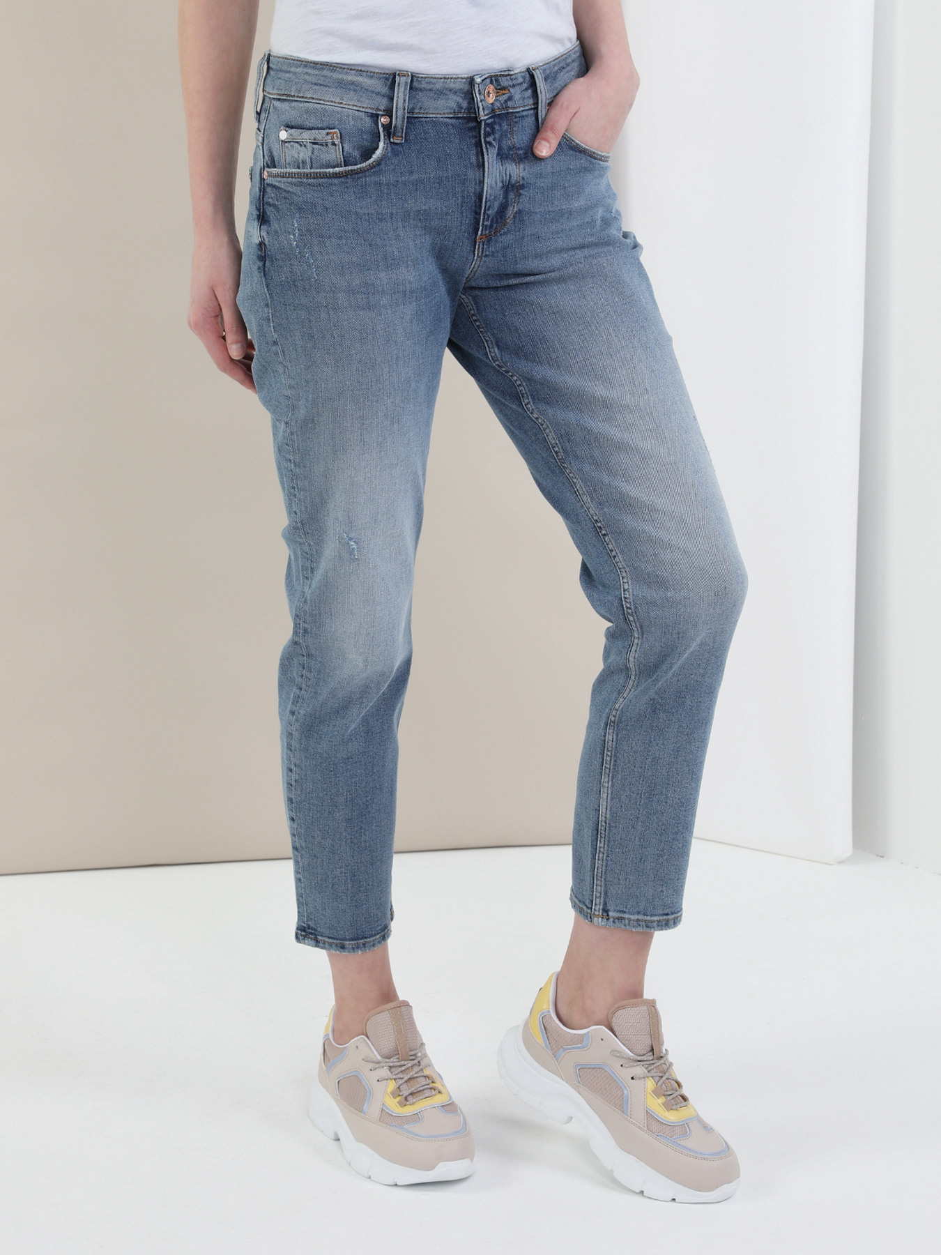 Бойфренды Colin’s 892 Alina модель CL1049676DN40997 Бойфренды Colin’s 892 Alina модель CL1049676DN40997 Фото