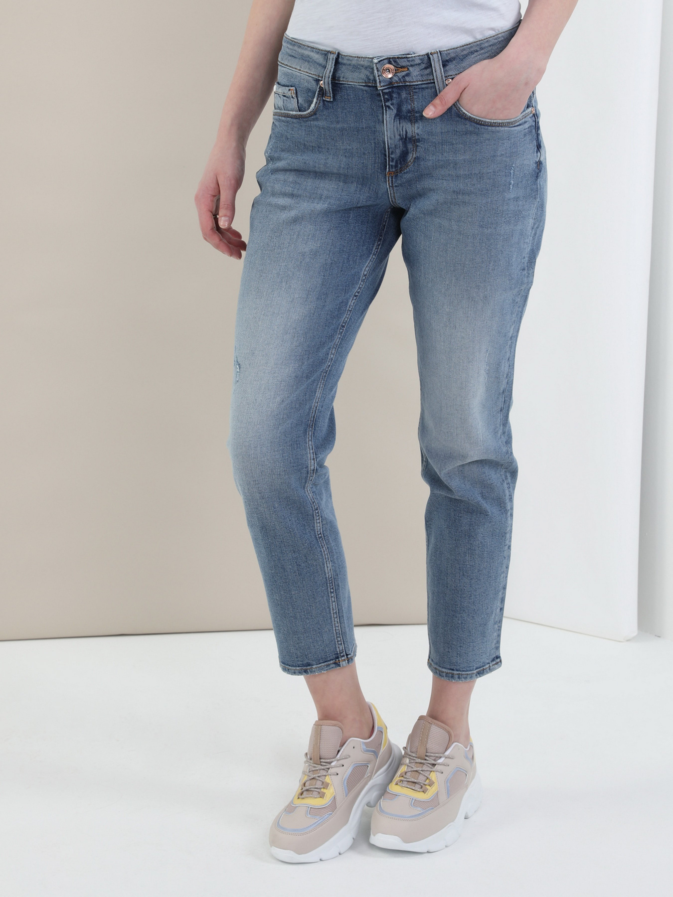 Бойфренды Colin’s 892 Alina модель CL1049676DN40997 Бойфренды Colin’s 892 Alina модель CL1049676DN40997 Фото