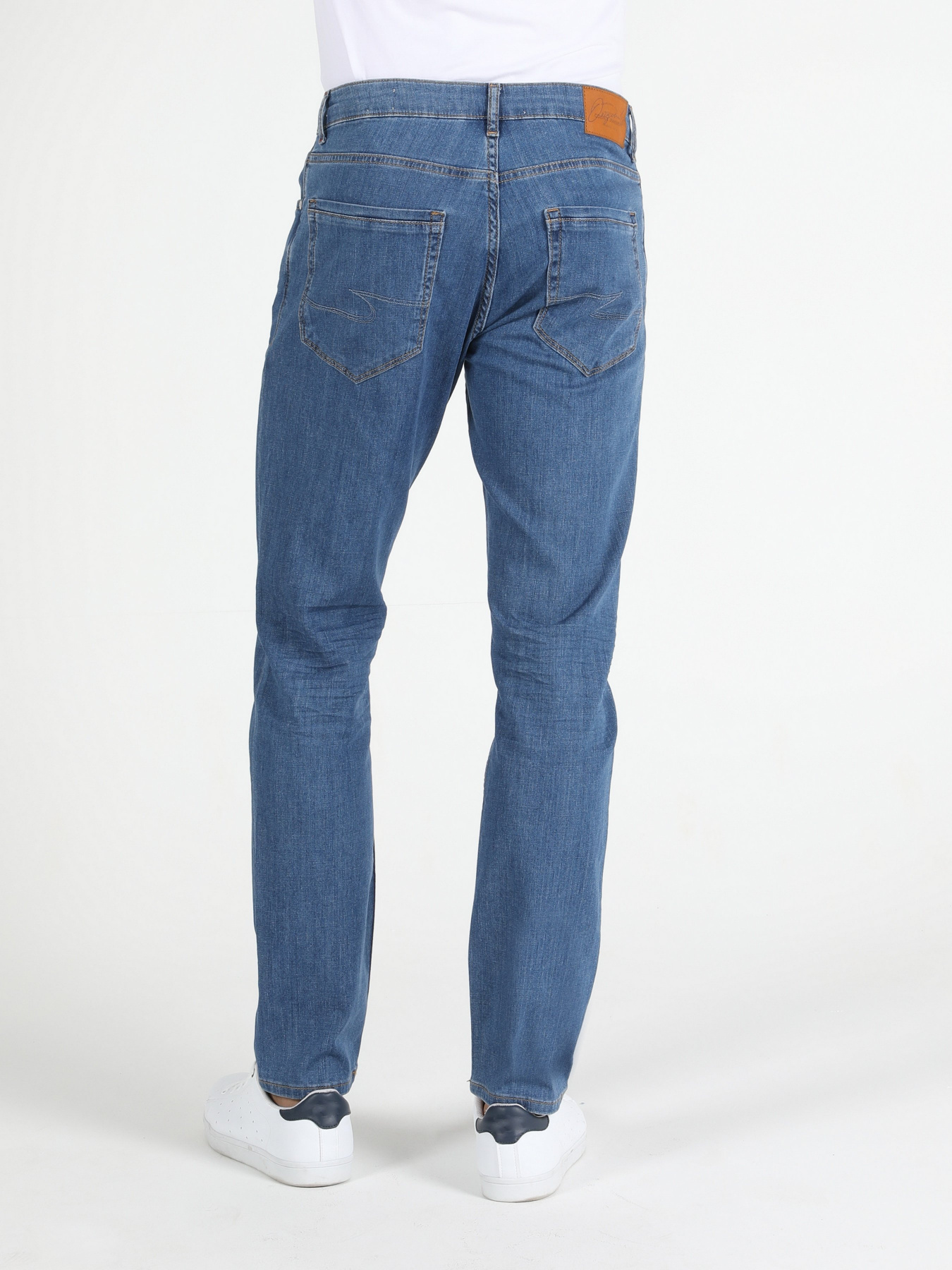 Прямые джинсы Colin’s 044 Karl модель CL1050246DN41049 Прямые джинсы Colin’s 044 Karl модель CL1050246DN41049 Фото