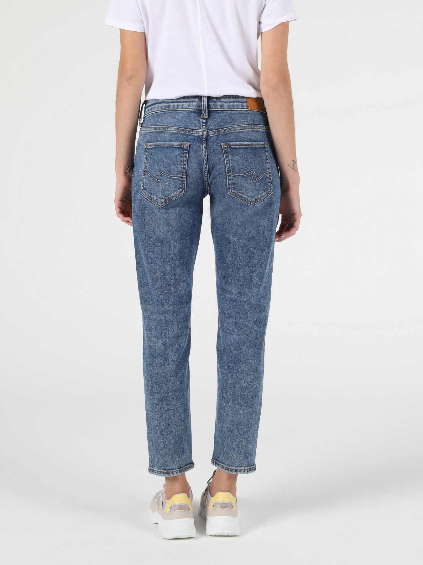 Бойфренды Colin’s 892 Alina модель CL1051971DN41138 Бойфренды Colin’s 892 Alina модель CL1051971DN41138 Фото