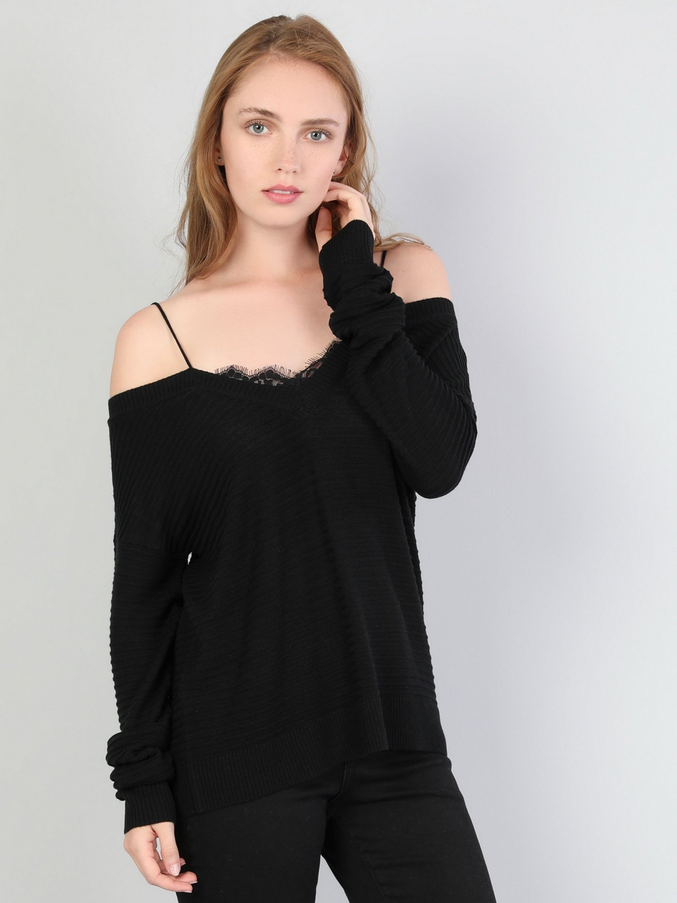 Свитер Colin’s модель CL1045024BLK Свитер Colin’s модель CL1045024BLK Фото