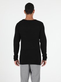 Свитер Colin’s модель CL1050729BLK Свитер Colin’s модель CL1050729BLK Фото