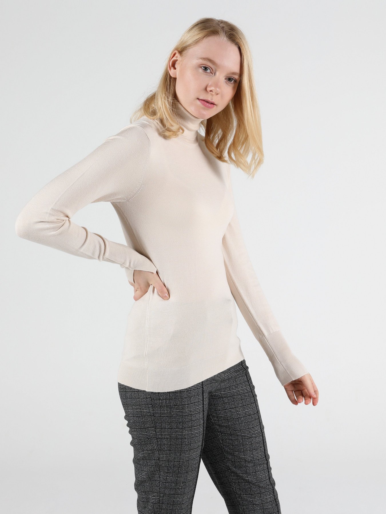 Водолазка Colin’s модель CL1051087BEI Фото