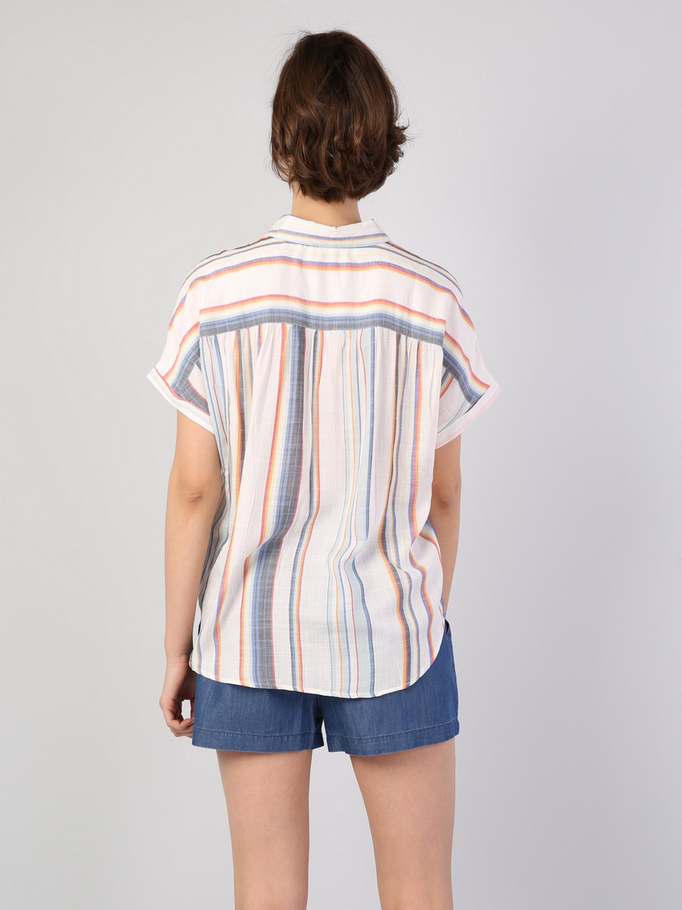 Рубашка повседневная Colin’s модель CL1043276WHT Рубашка повседневная Colin’s модель CL1043276WHT Фото