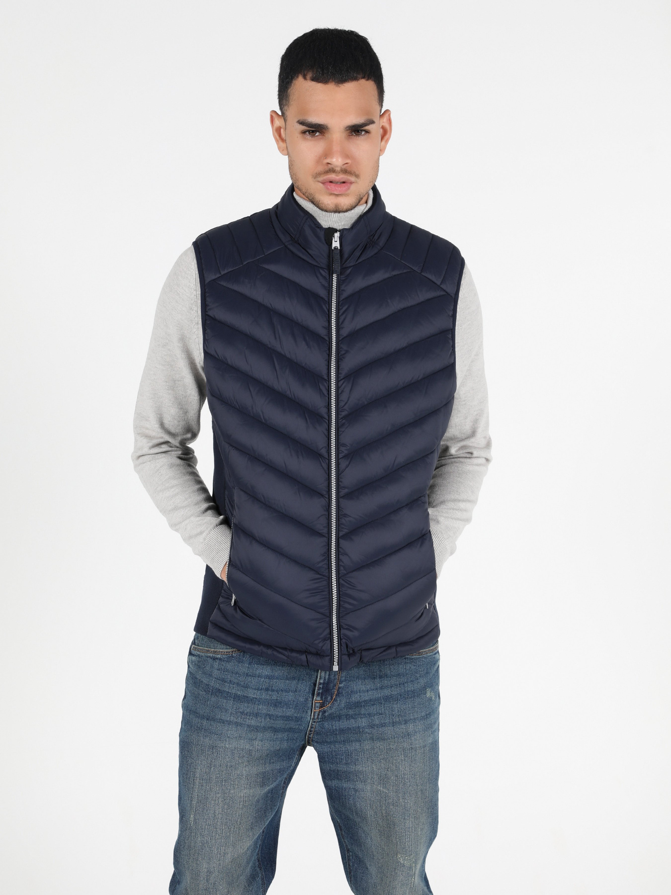 Утеплений жилет Colin’s модель CL1045390DNV Фото