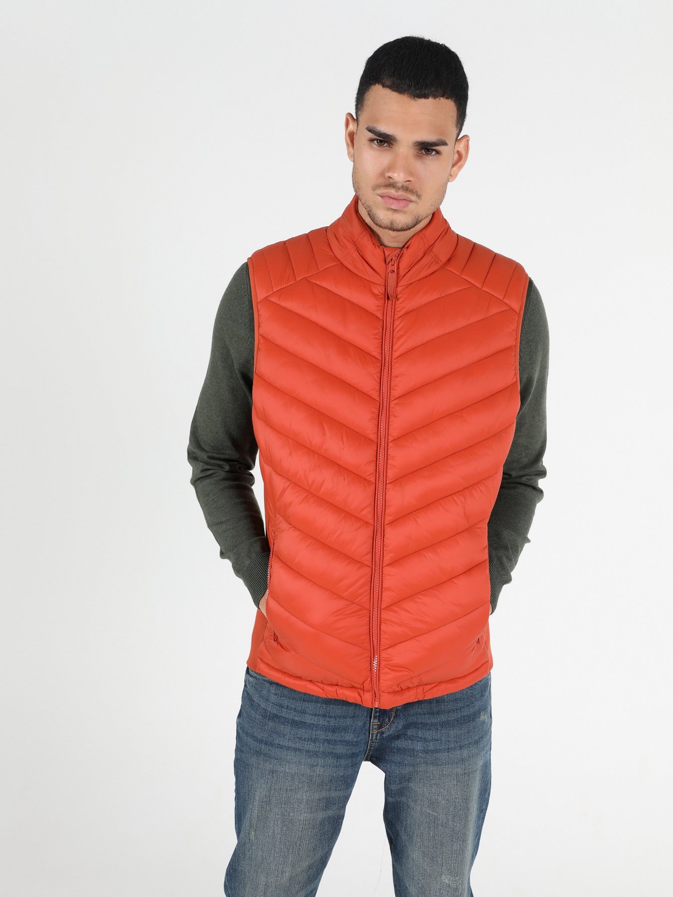 Утеплений жилет Colin’s модель CL1045390ORA Фото