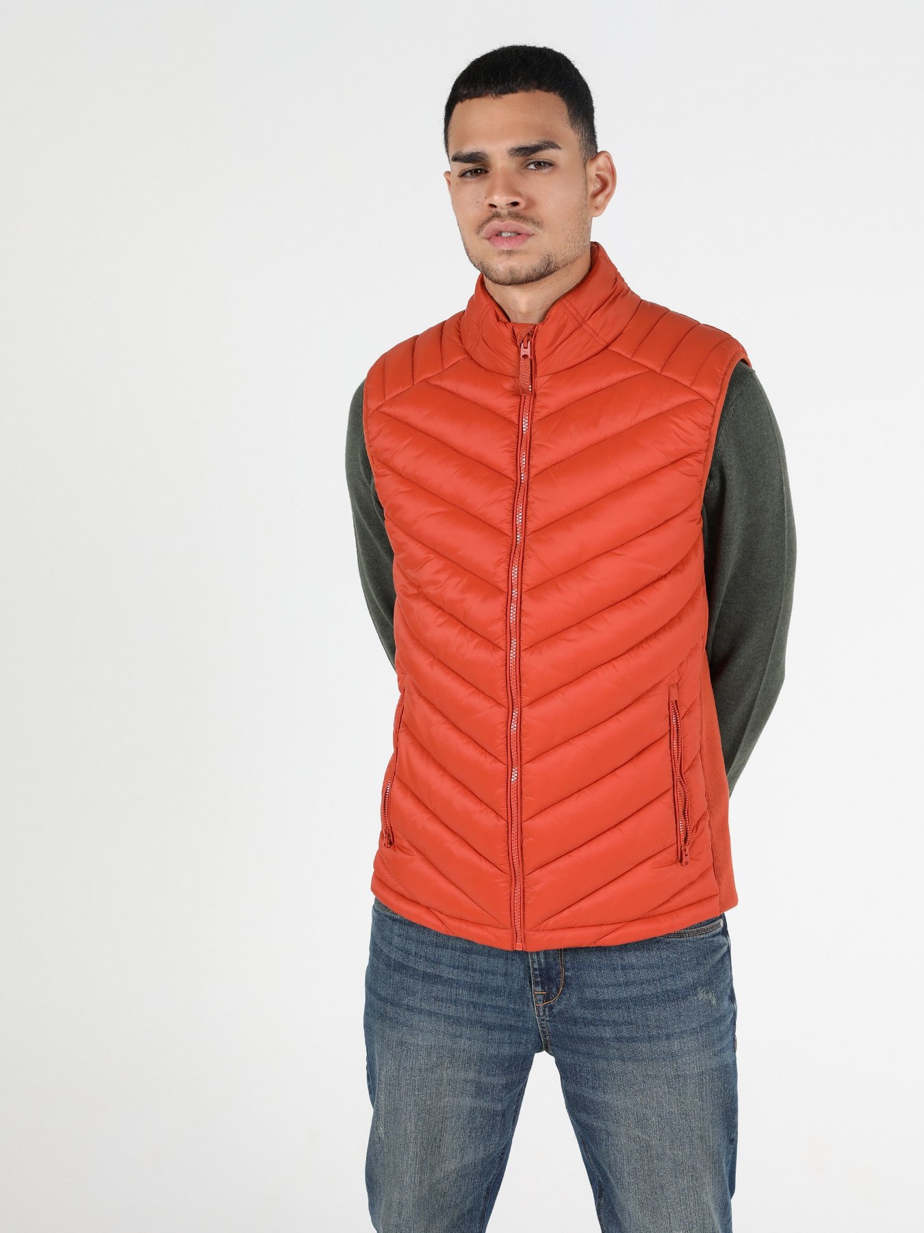 Утеплений жилет Colin’s модель CL1045390ORA Фото