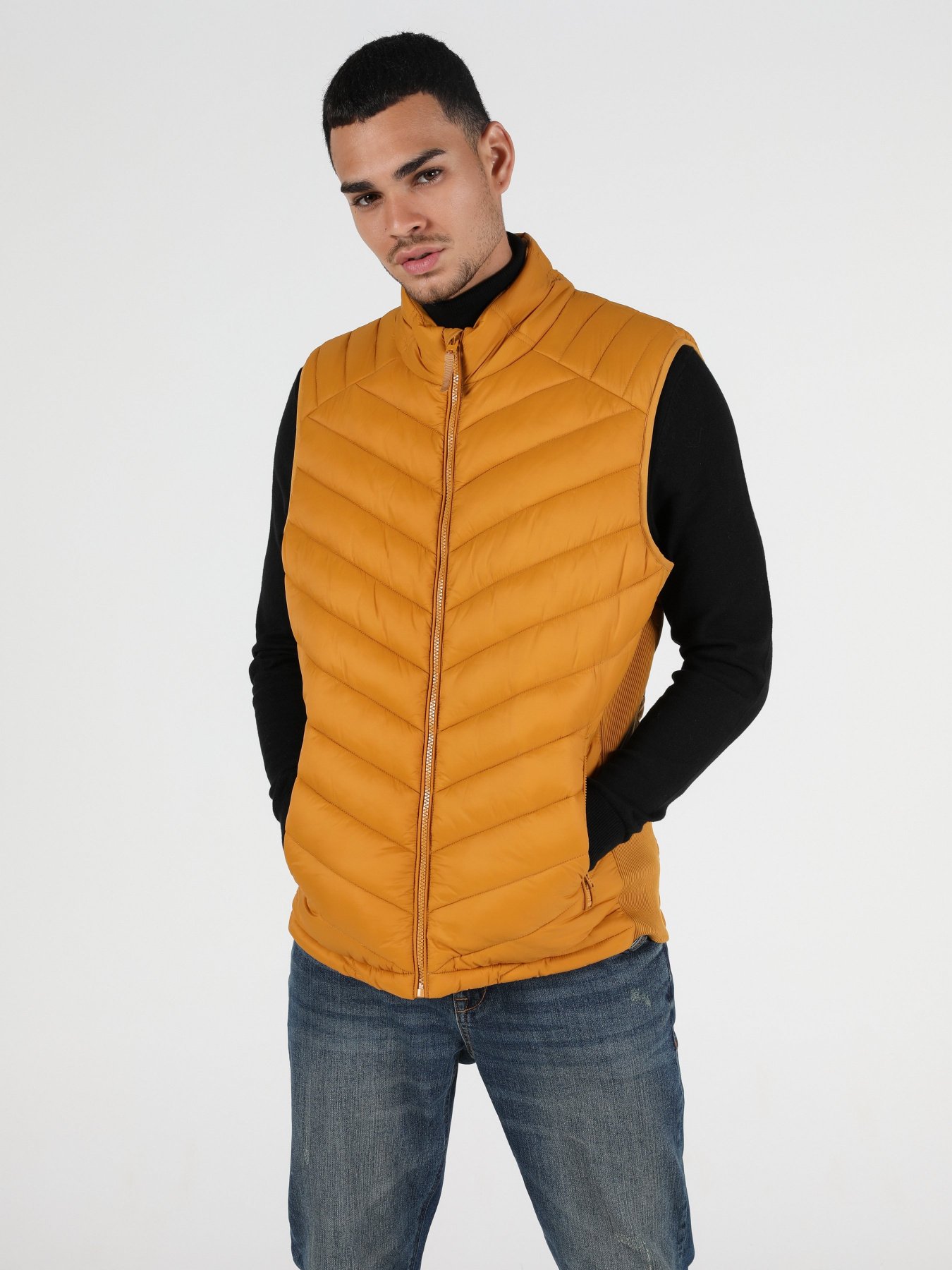 Жилет Colin’s модель CL1045390YLS Фото