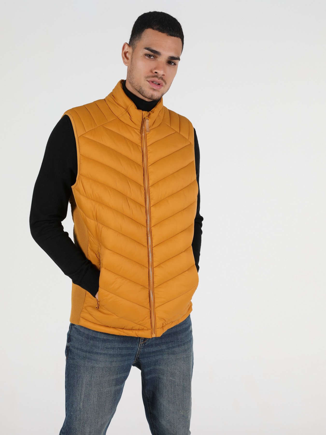 Жилет Colin’s модель CL1045390YLS Фото