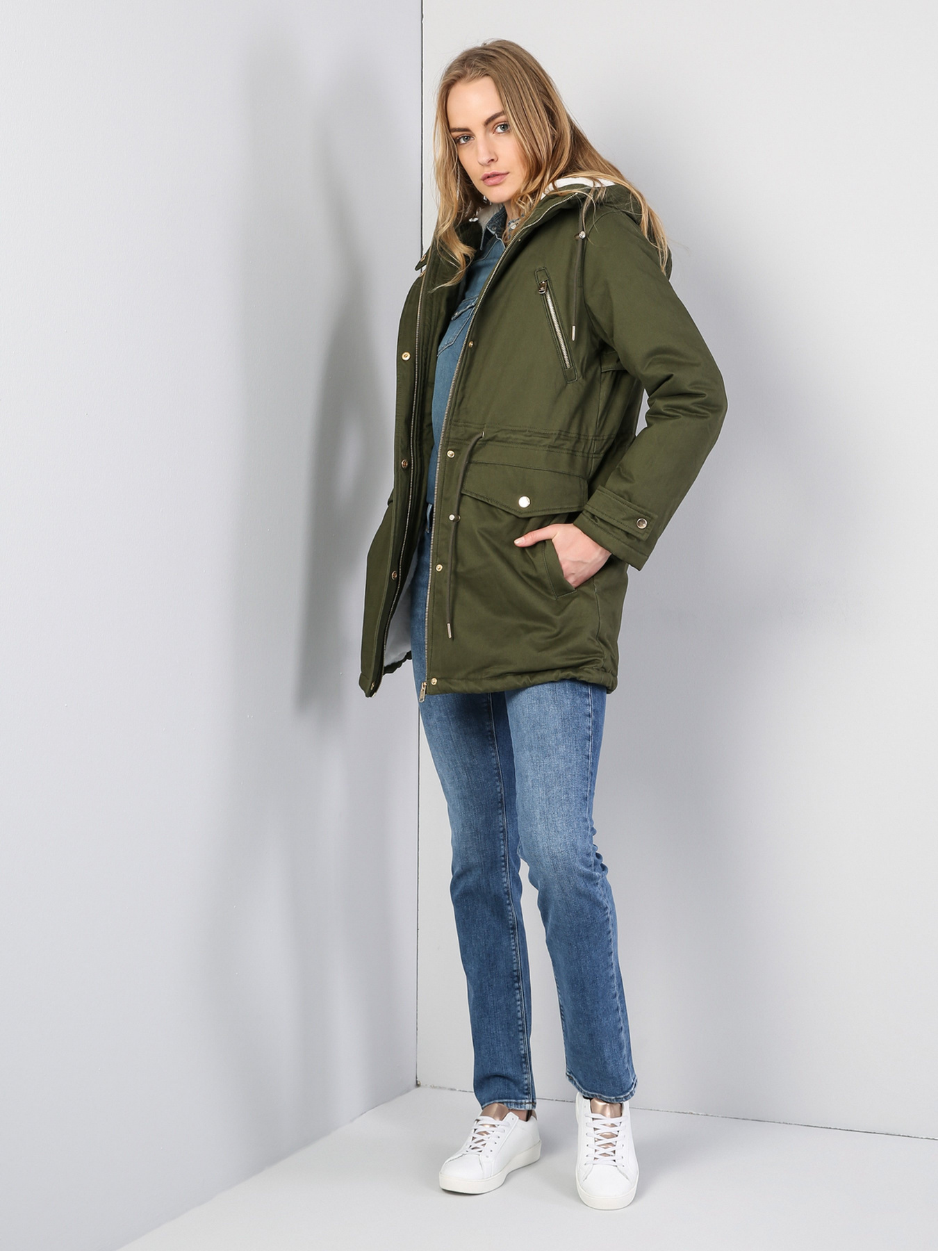 Куртки и дубленки Colin’s модель CL1035978KHA Куртки и дубленки Colin’s модель CL1035978KHA Фото