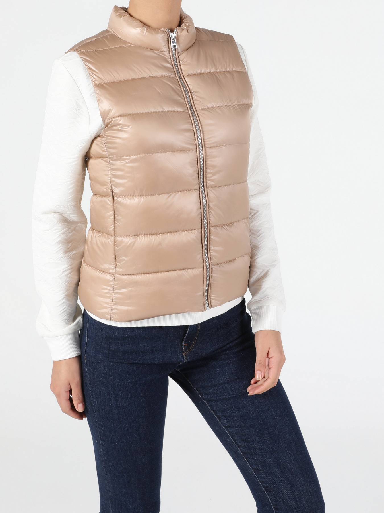 Жилет Colin’s модель CL1053029BEI Жилет Colin’s модель CL1053029BEI Фото