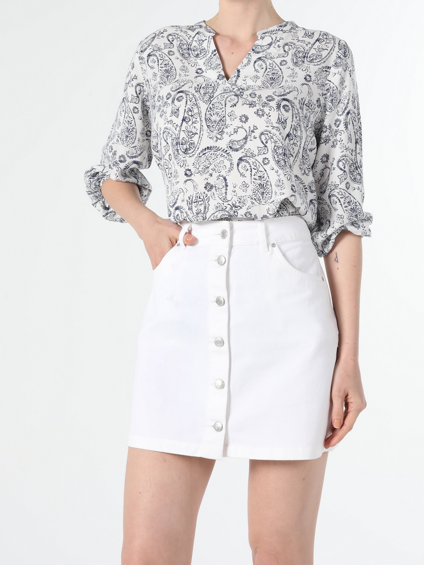 Блуза Colin’s модель CL1056428OFW Блуза Colin’s модель CL1056428OFW Фото