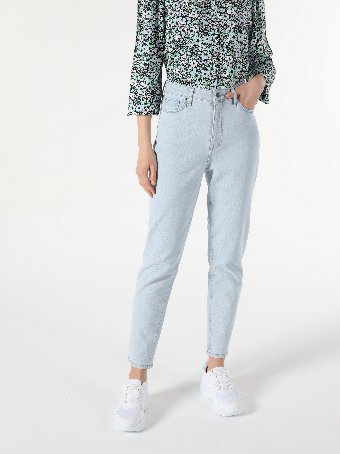 Джинсы мом Colin’s модель CL1055547DN41502 Джинсы мом Colin’s модель CL1055547DN41502 Фото