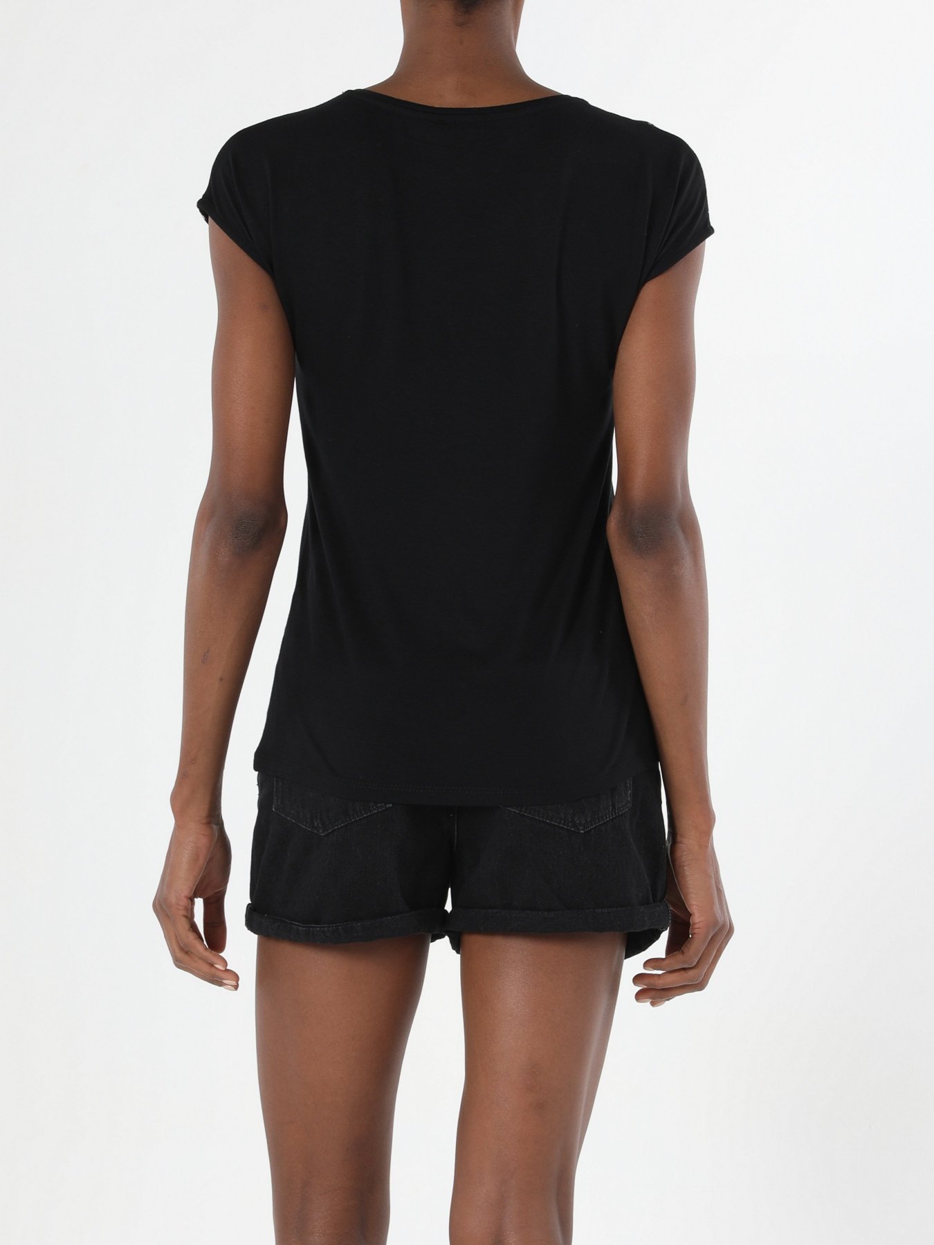 Футболки и поло Colin’s модель CL1056389BLK Футболки и поло Colin’s модель CL1056389BLK Фото