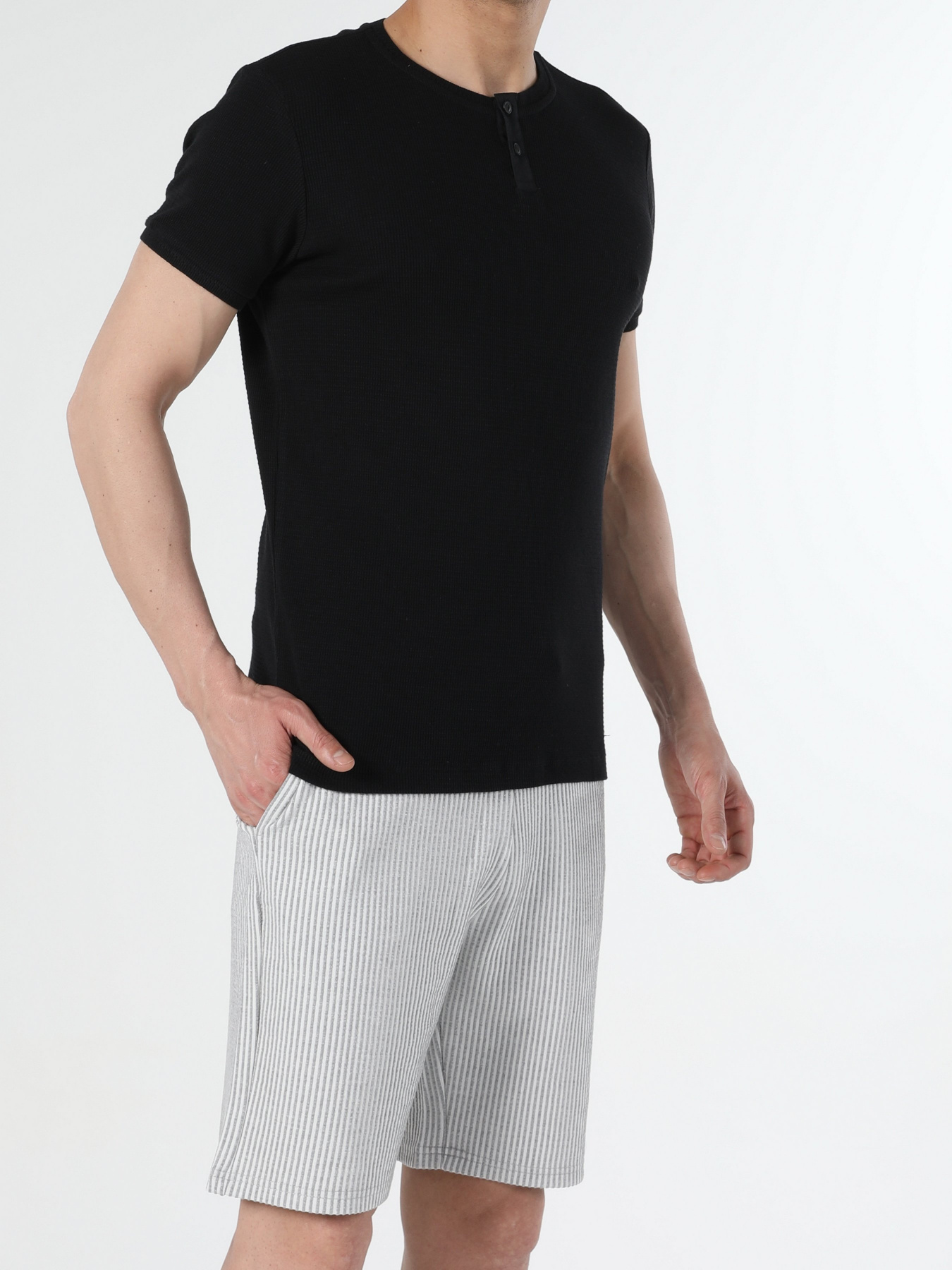 Футболки и поло Colin’s модель CL1053573BLK Фото