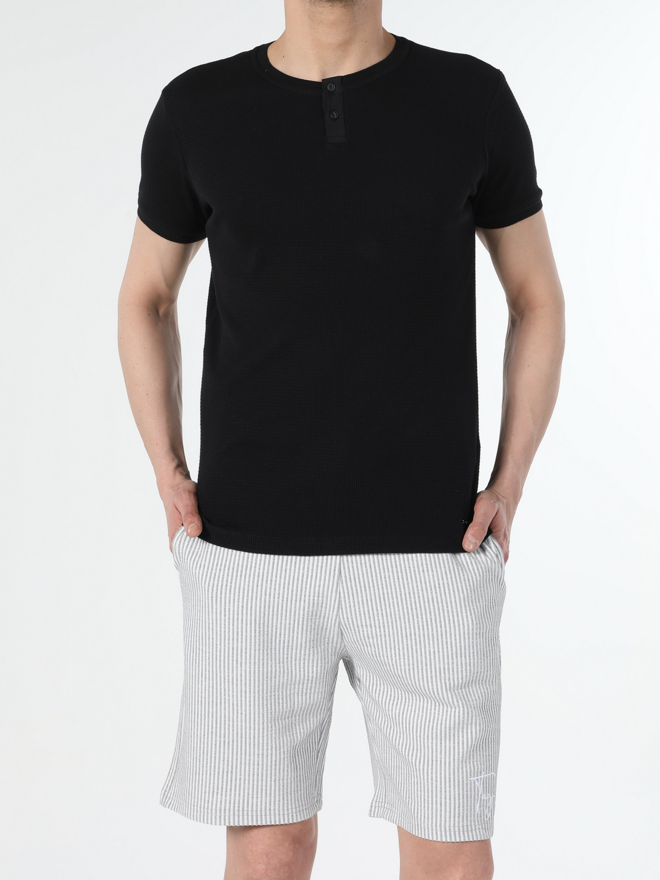 Футболки и поло Colin’s модель CL1053573BLK Фото