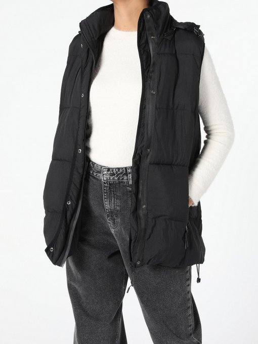 Утепленный жилет Colin’s модель CL1054956BLK Фото