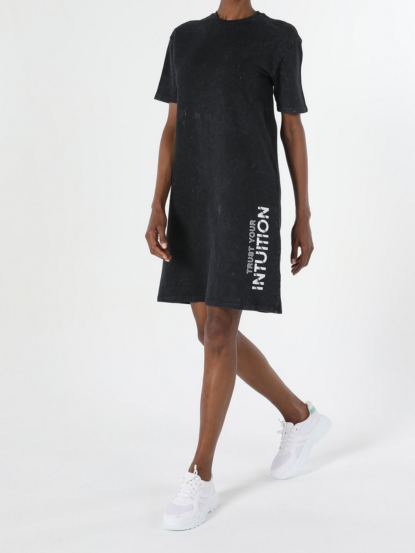 Платье-футболка Colin’s модель CL1056424BLK Фото