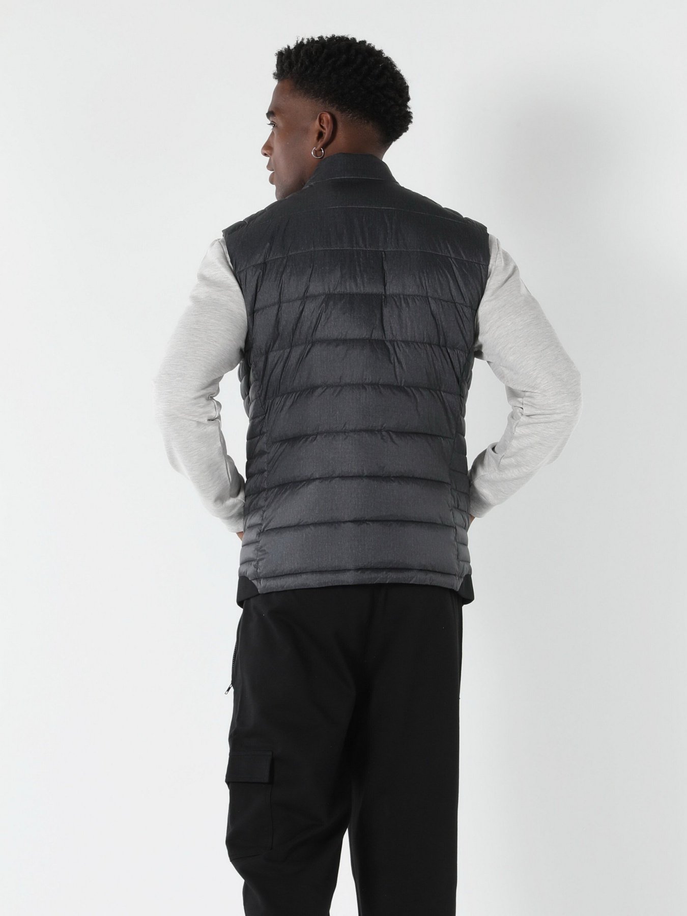 Утеплений жилет Colin’s модель CL1050213GRA Утеплений жилет Colin’s модель CL1050213GRA Фото