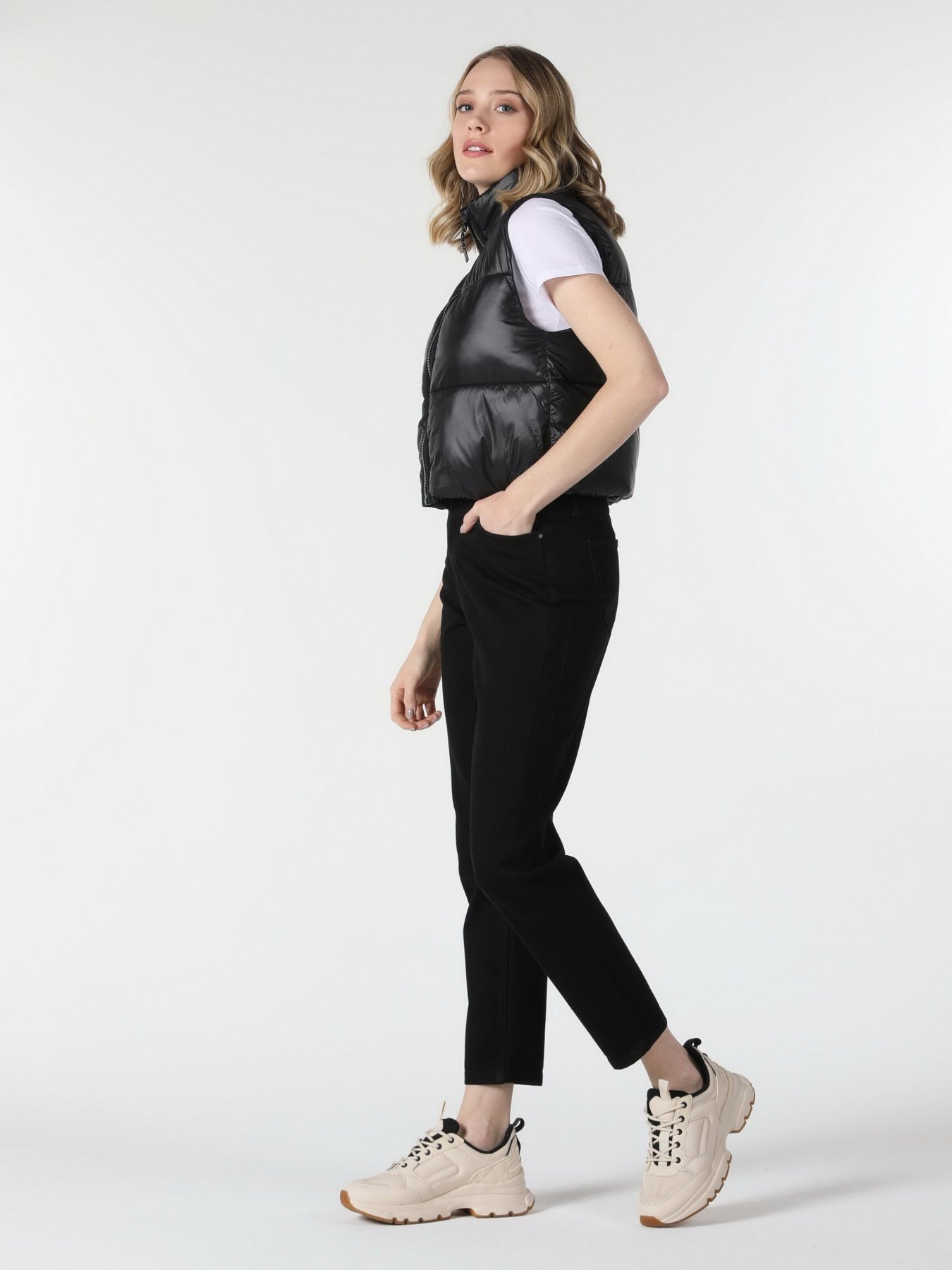 Жилет с утеплителем Colin’s модель CL1057272BLK Фото