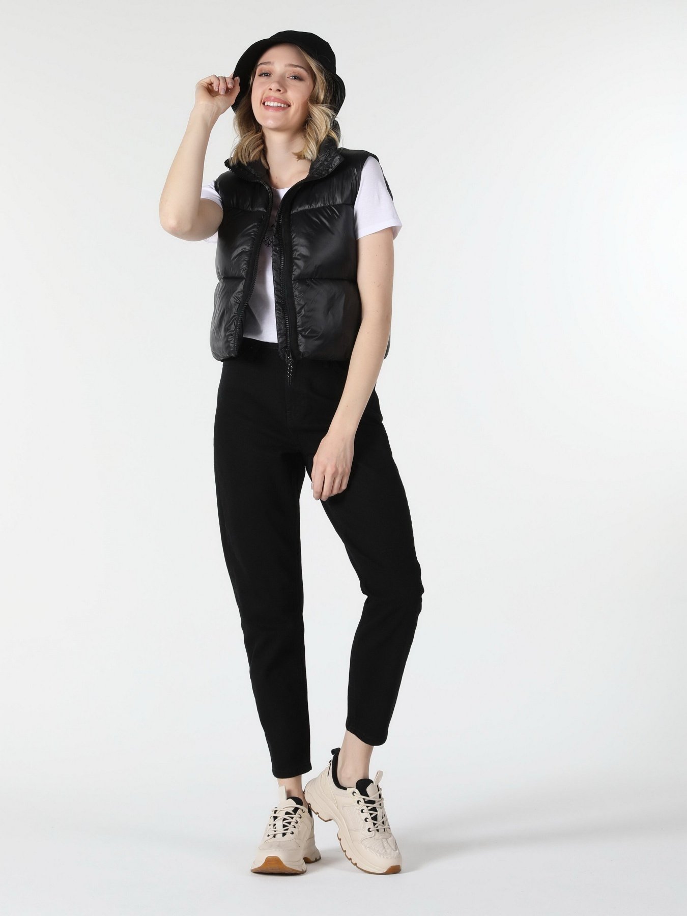 Утеплений жилет Colin’s модель CL1057272BLK Фото