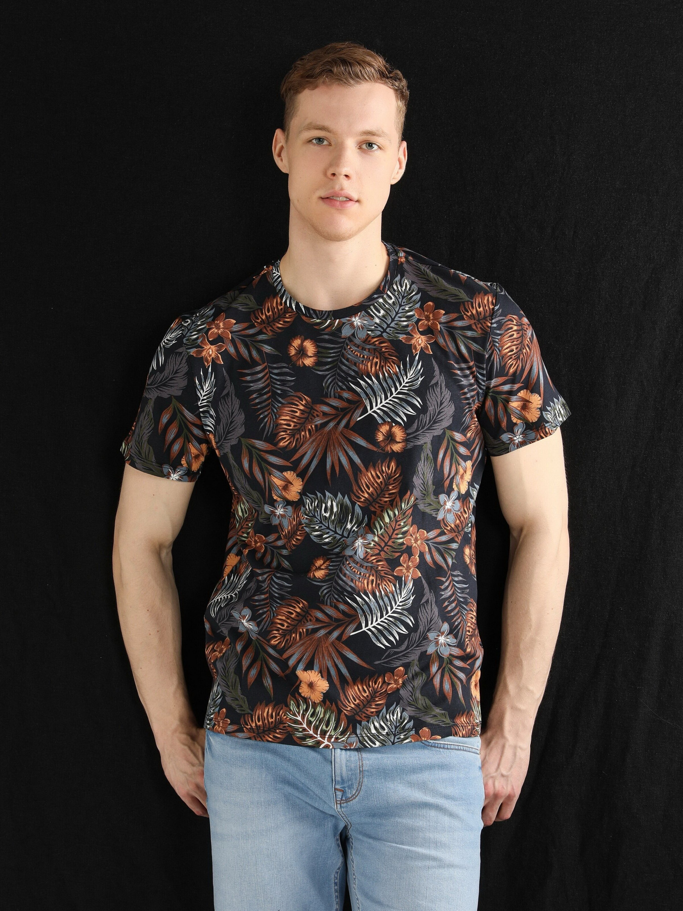 Футболка Colin’s модель CL1054360NAV Футболка Colin’s модель CL1054360NAV Фото