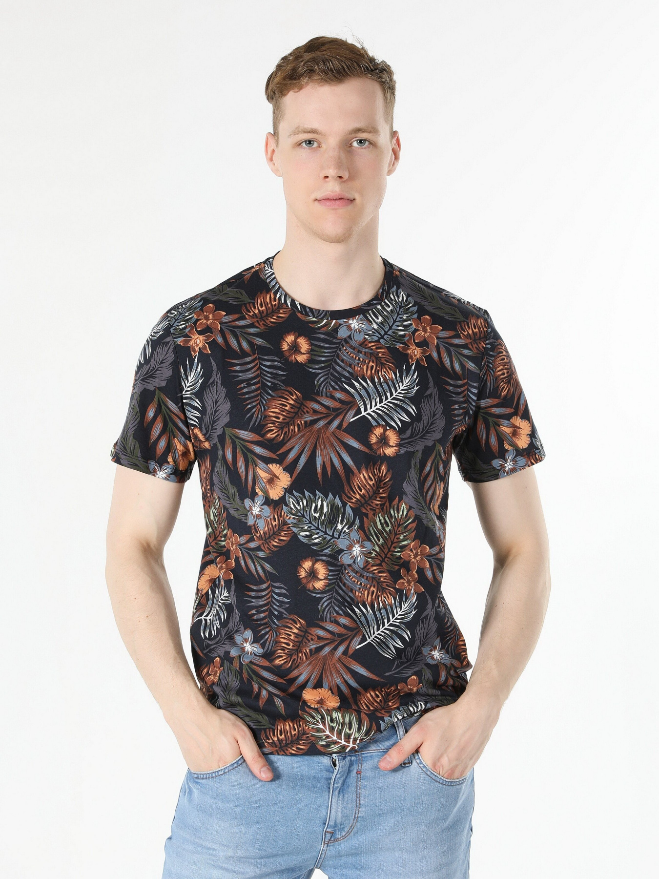 Футболка Colin’s модель CL1054360NAV Футболка Colin’s модель CL1054360NAV Фото