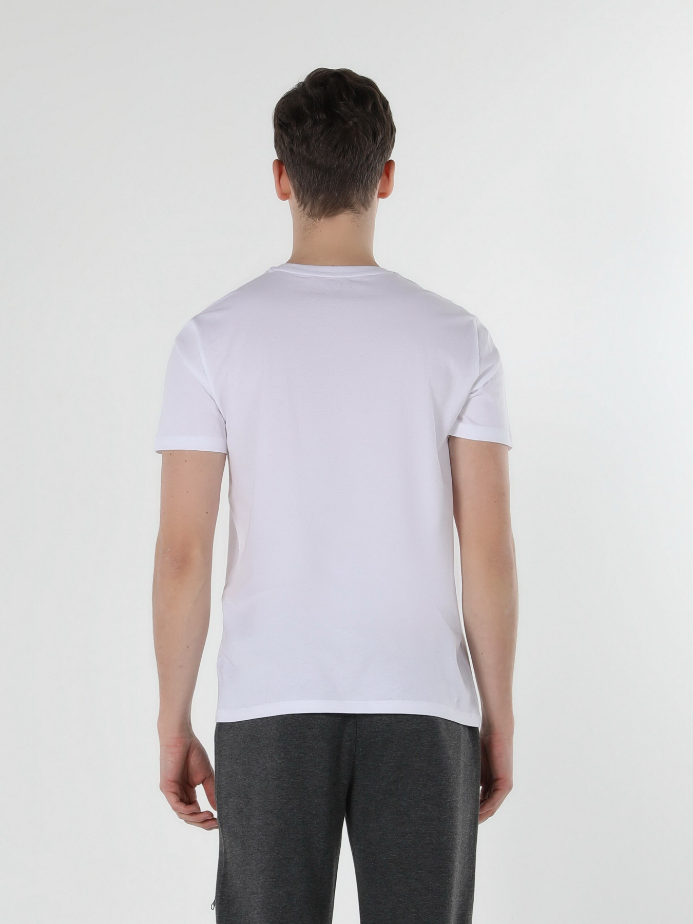 Футболка Colin’s модель CL1056748OFW Фото